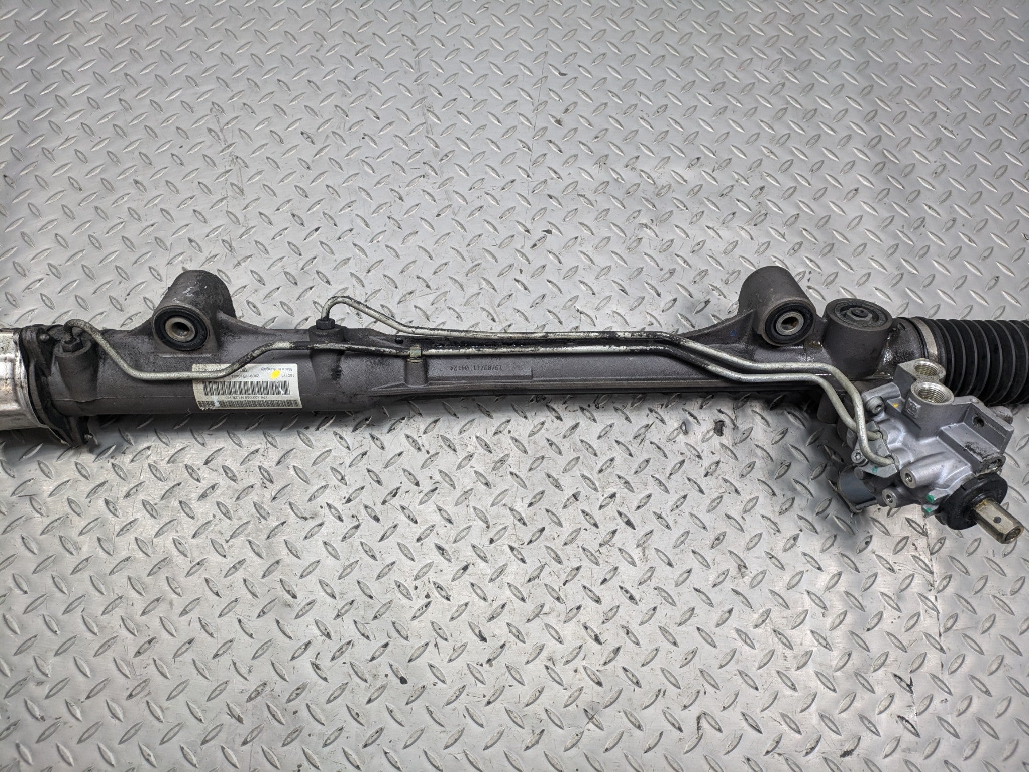 2011 - 2014 OEM PORSCHE CAYENNE POWER STEERING GEAR RACK AND PINION ASSEMBLY