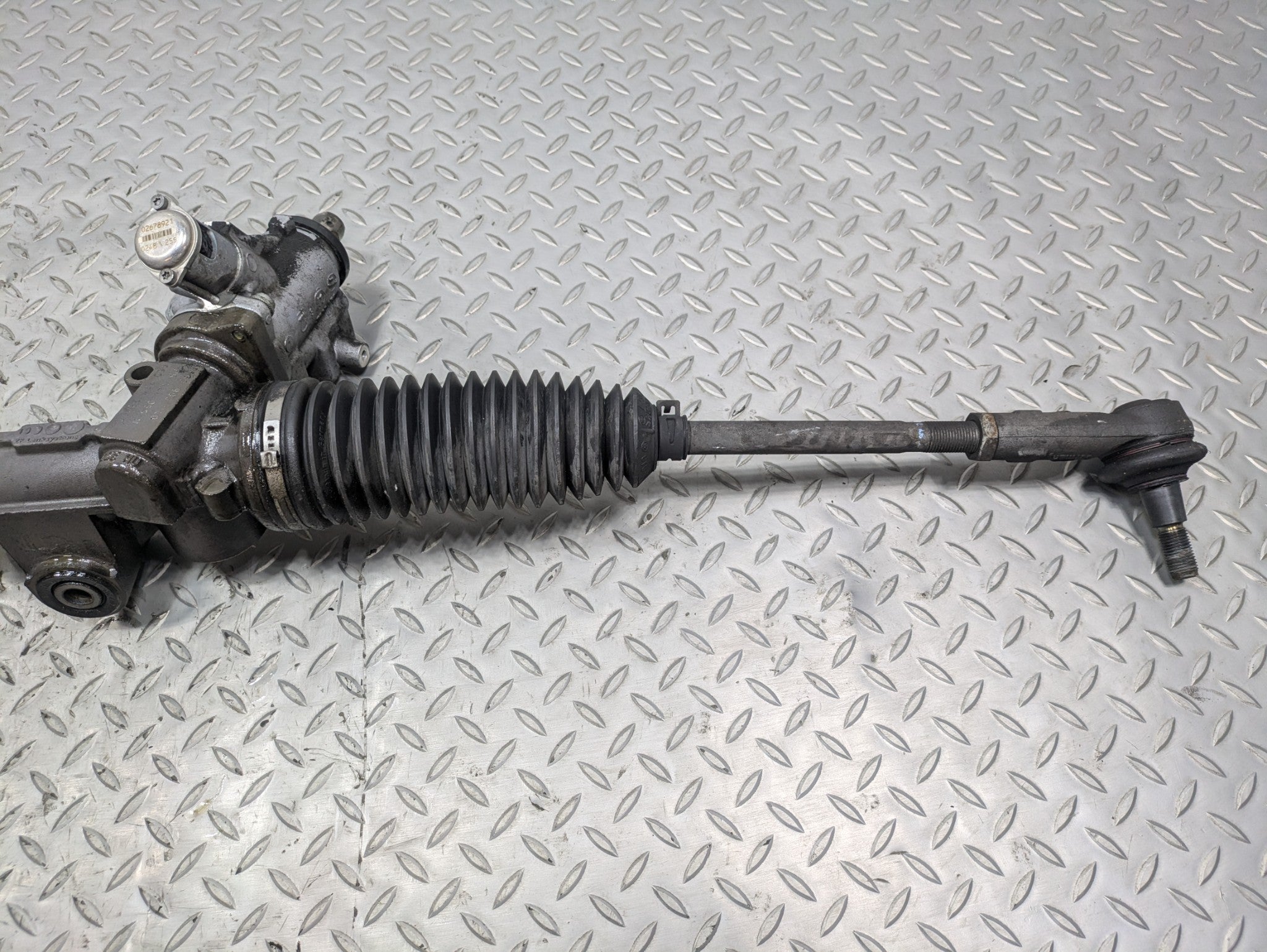 2011 - 2014 OEM PORSCHE CAYENNE POWER STEERING GEAR RACK AND PINION ASSEMBLY