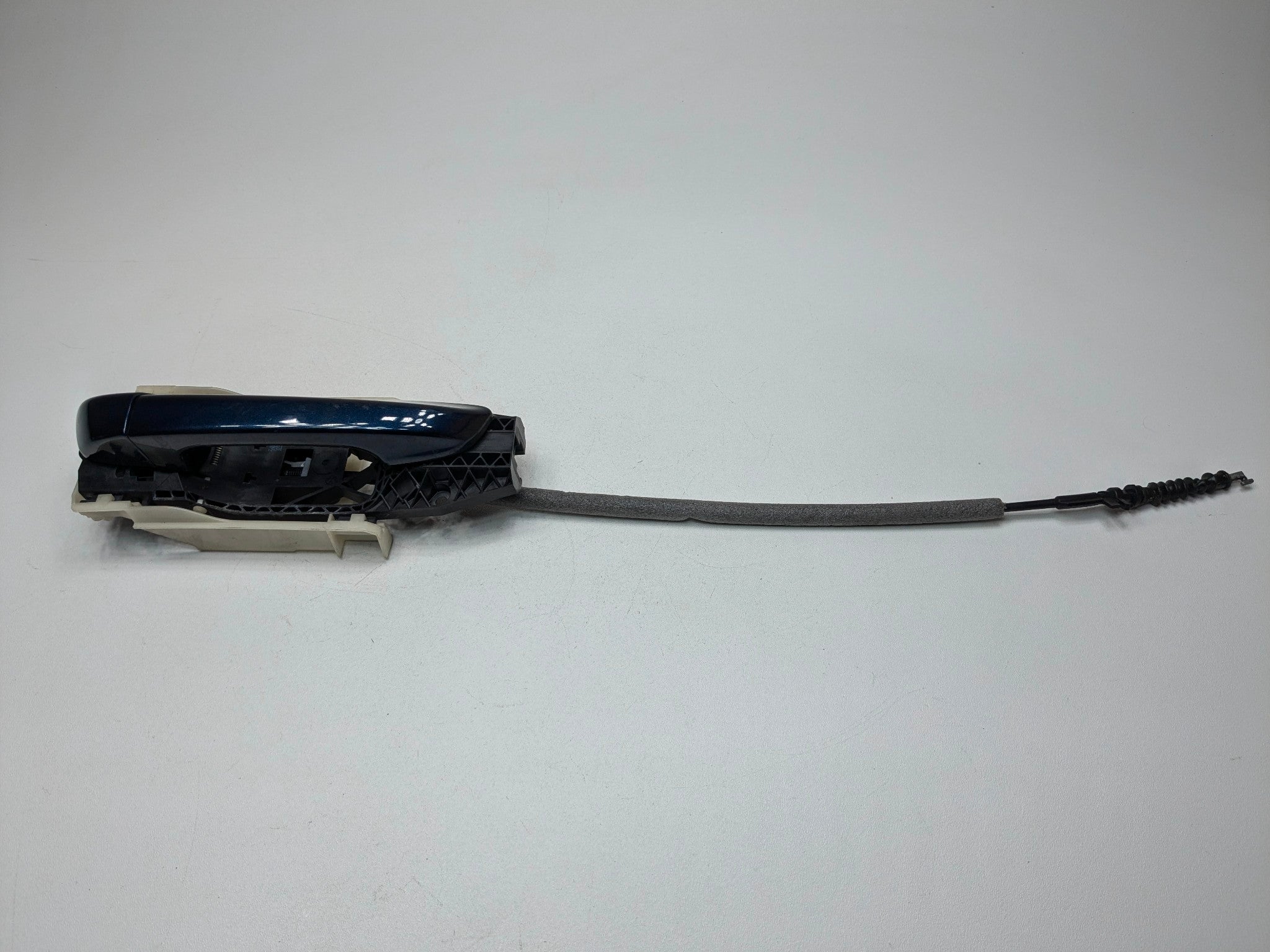 2011 - 2014 OEM PORSCHE CAYENNE REAR RIGHT PASSENGER SIDE EXTERIOR DOOR HANDLE