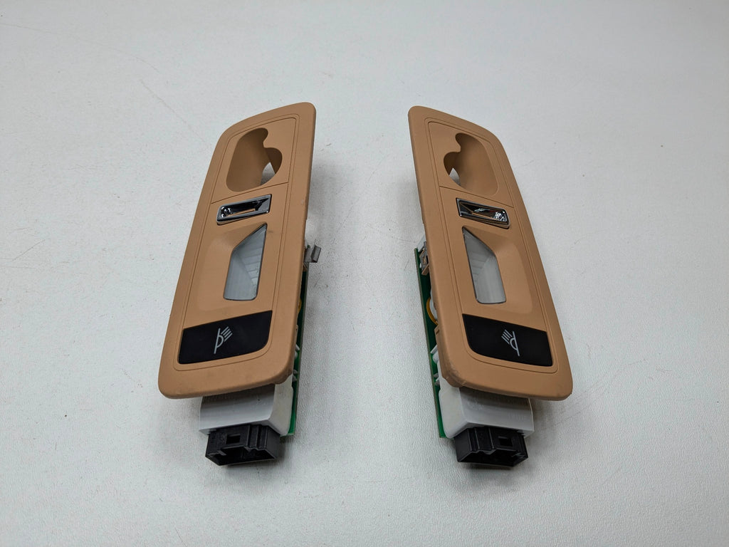11 - 14 OEM PORSCHE CAYENNE REAR LEFT AND RIGHT INTERIOR DOME LIGHT FRENCH BEIGE