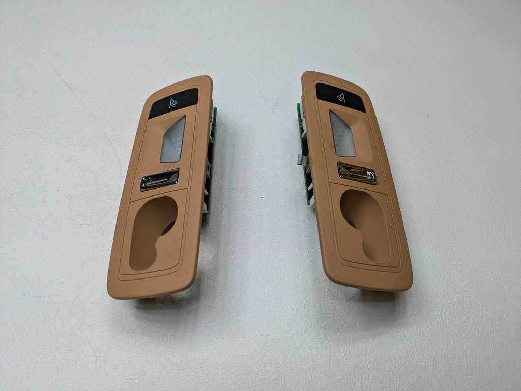 11 - 14 OEM PORSCHE CAYENNE REAR LEFT AND RIGHT INTERIOR DOME LIGHT FRENCH BEIGE