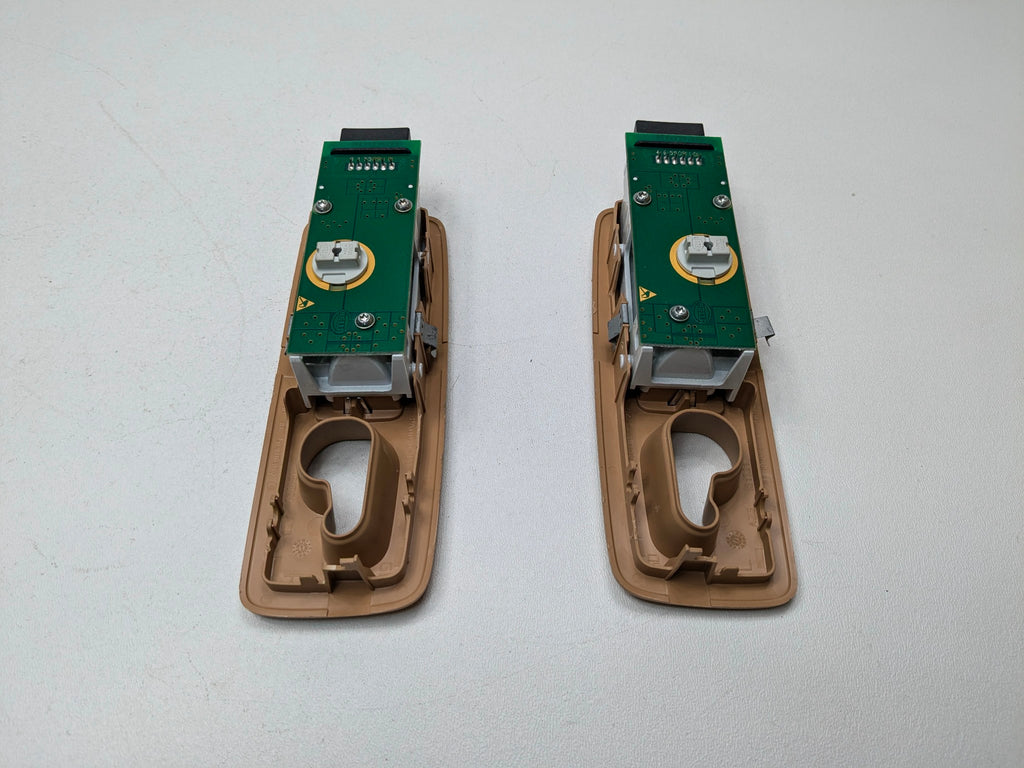 11 - 14 OEM PORSCHE CAYENNE REAR LEFT AND RIGHT INTERIOR DOME LIGHT FRENCH BEIGE