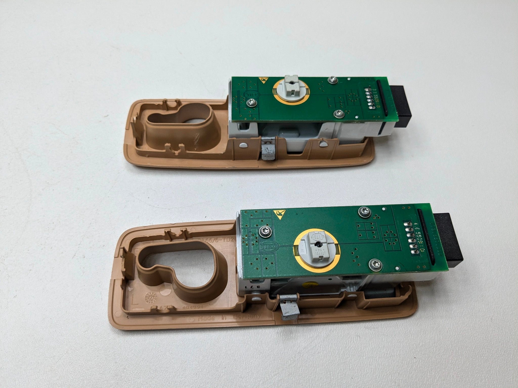 11 - 14 OEM PORSCHE CAYENNE REAR LEFT AND RIGHT INTERIOR DOME LIGHT FRENCH BEIGE