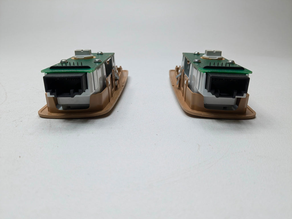 11 - 14 OEM PORSCHE CAYENNE REAR LEFT AND RIGHT INTERIOR DOME LIGHT FRENCH BEIGE