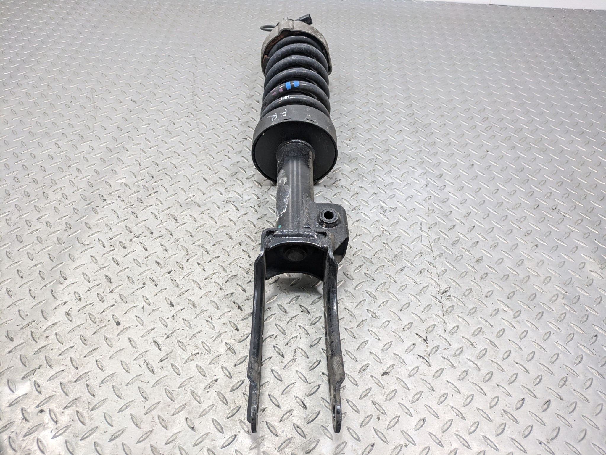 11 - 14 OEM PORSCHE CAYENNE FRONT RIGHT SIDE SUSPENSION SHOCK STRUT COIL SPRING