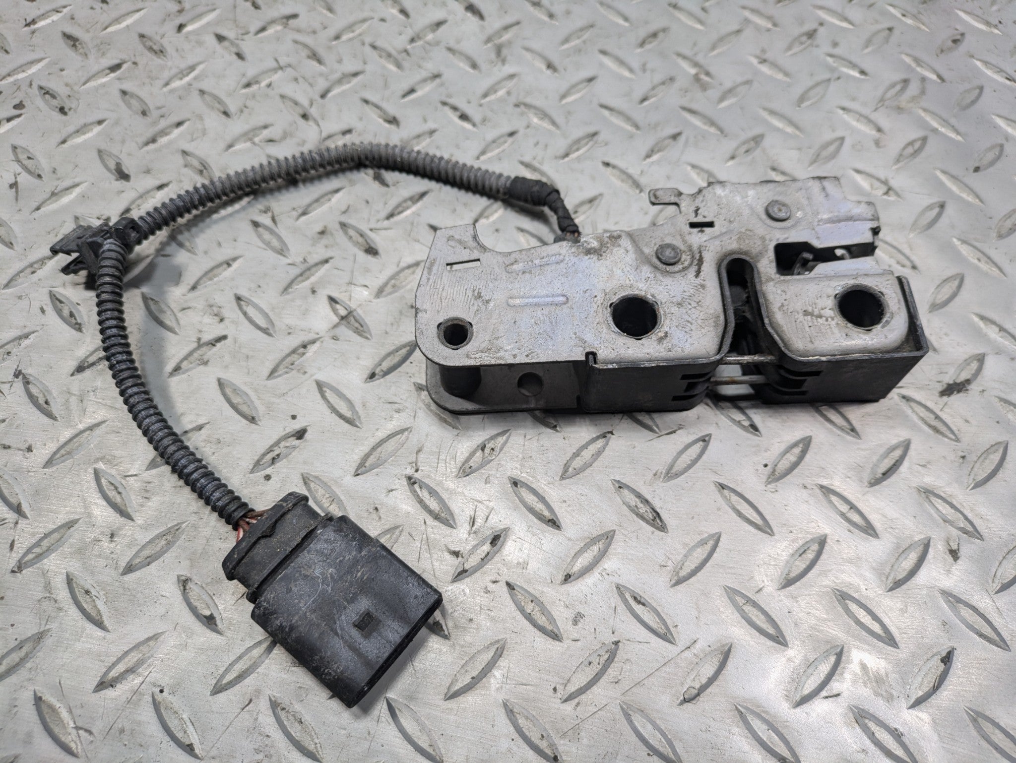 11 - 14 OEM PORSCHE CAYENNE FRONT HOOD BONNET LATCH LOCK ACTUATOR WITH SENSOR