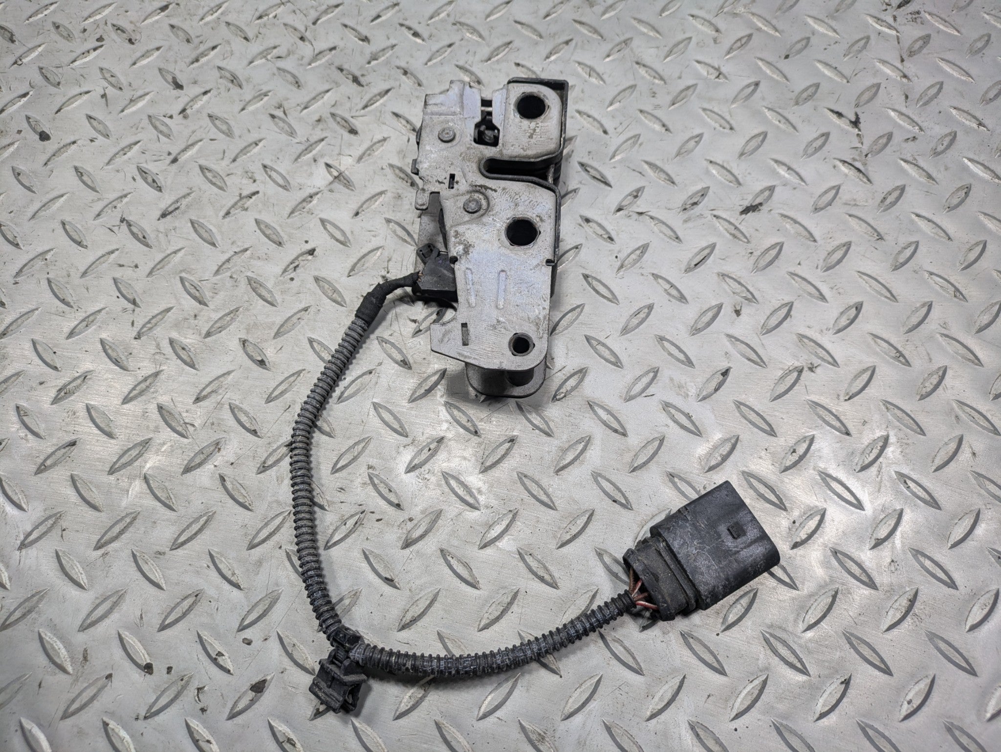 11 - 14 OEM PORSCHE CAYENNE FRONT HOOD BONNET LATCH LOCK ACTUATOR WITH SENSOR