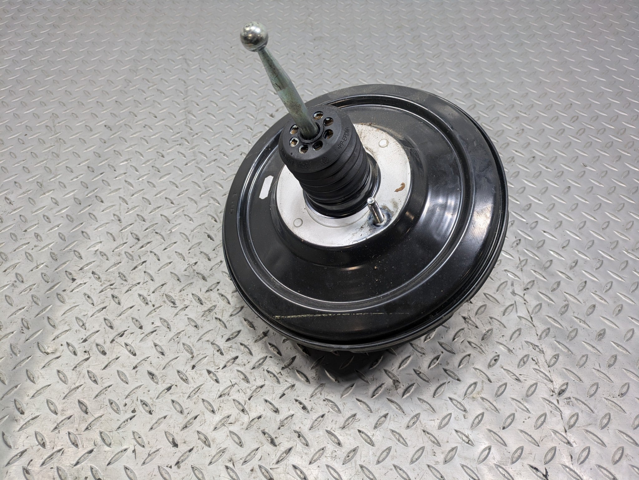 2011 - 2014 OEM PORSCHE CAYENNE POWER BRAKE BOOSTER WITHOUT MASTER CYLINDER