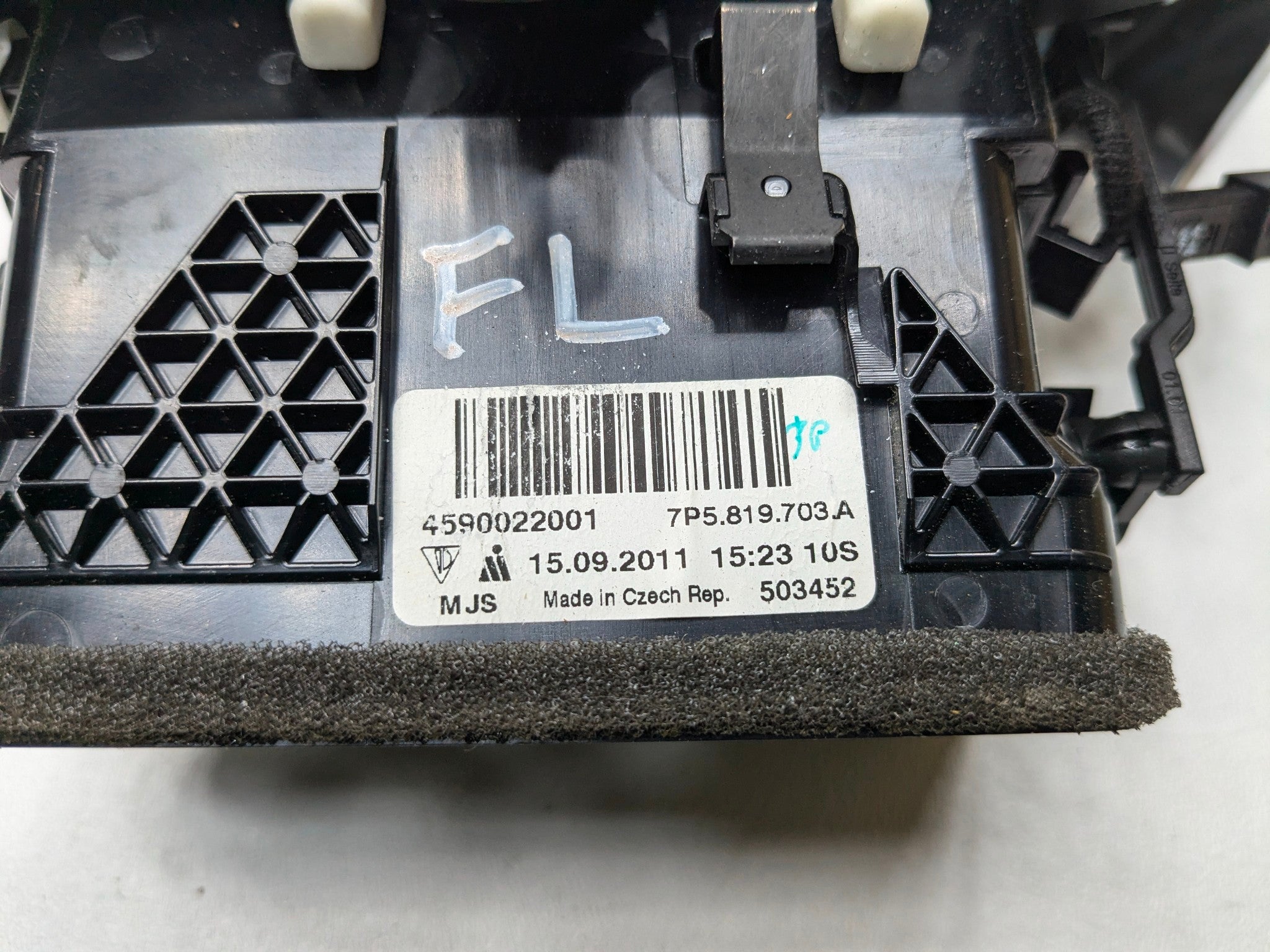 11 - 14 OEM PORSCHE CAYENNE FRONT LEFT DRIVER SIDE DASH HEATER AC VENT GRILLE