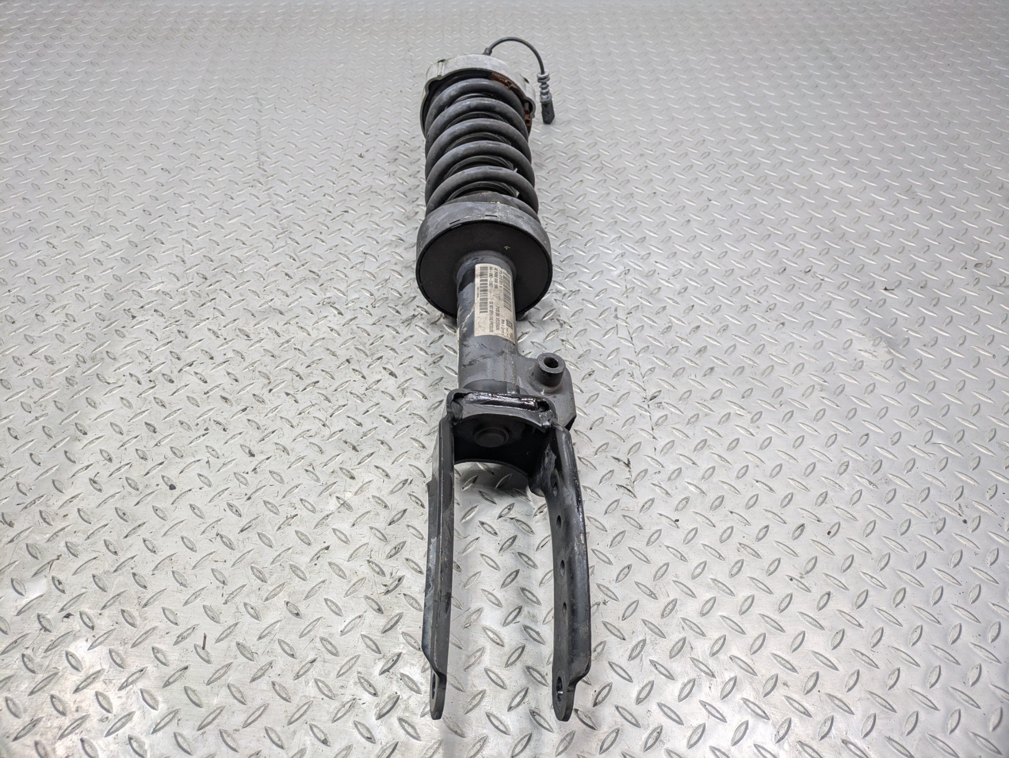 11 - 14 OEM PORSCHE CAYENNE FRONT LEFT SIDE SUSPENSION SHOCK STRUT COIL SPRING