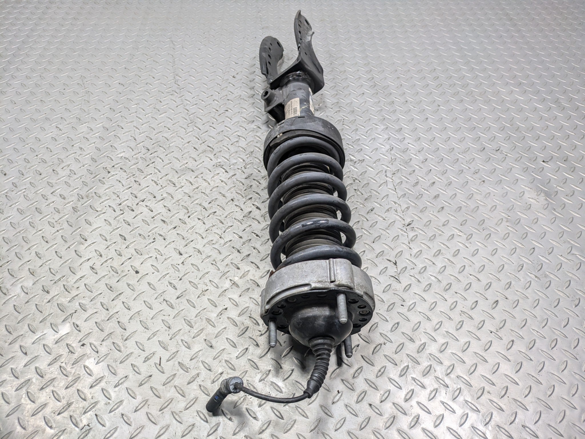 11 - 14 OEM PORSCHE CAYENNE FRONT LEFT SIDE SUSPENSION SHOCK STRUT COIL SPRING