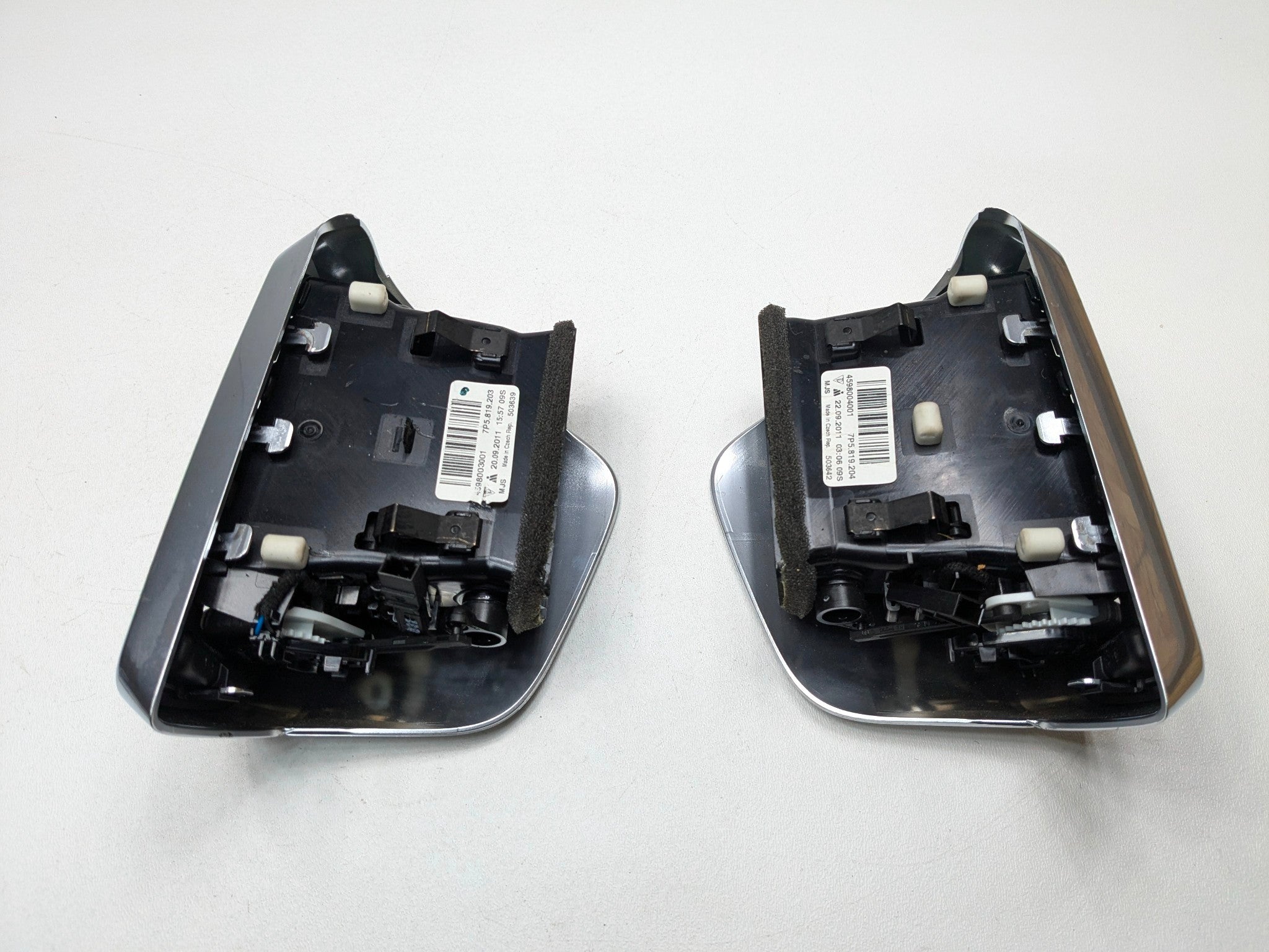 11 - 14 OEM PORSCHE CAYENNE REAR CENTER CONSOLE RIGHT AND LEFT HEATER AC VENT