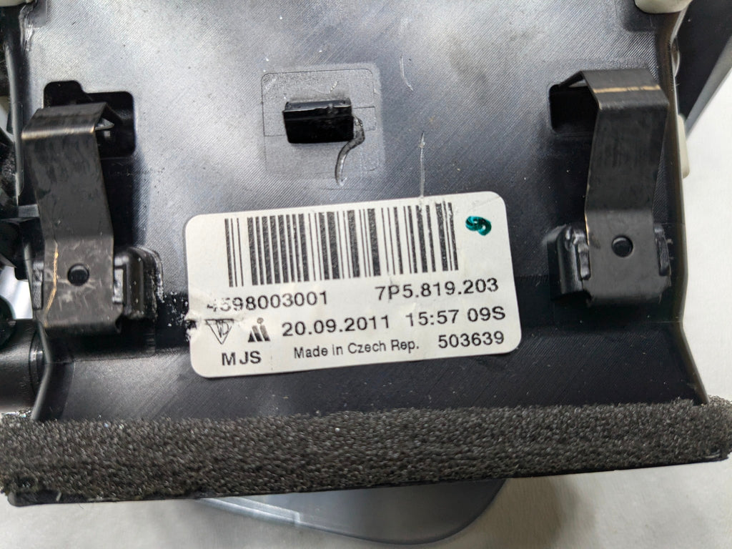 11 - 14 OEM PORSCHE CAYENNE REAR CENTER CONSOLE RIGHT AND LEFT HEATER AC VENT