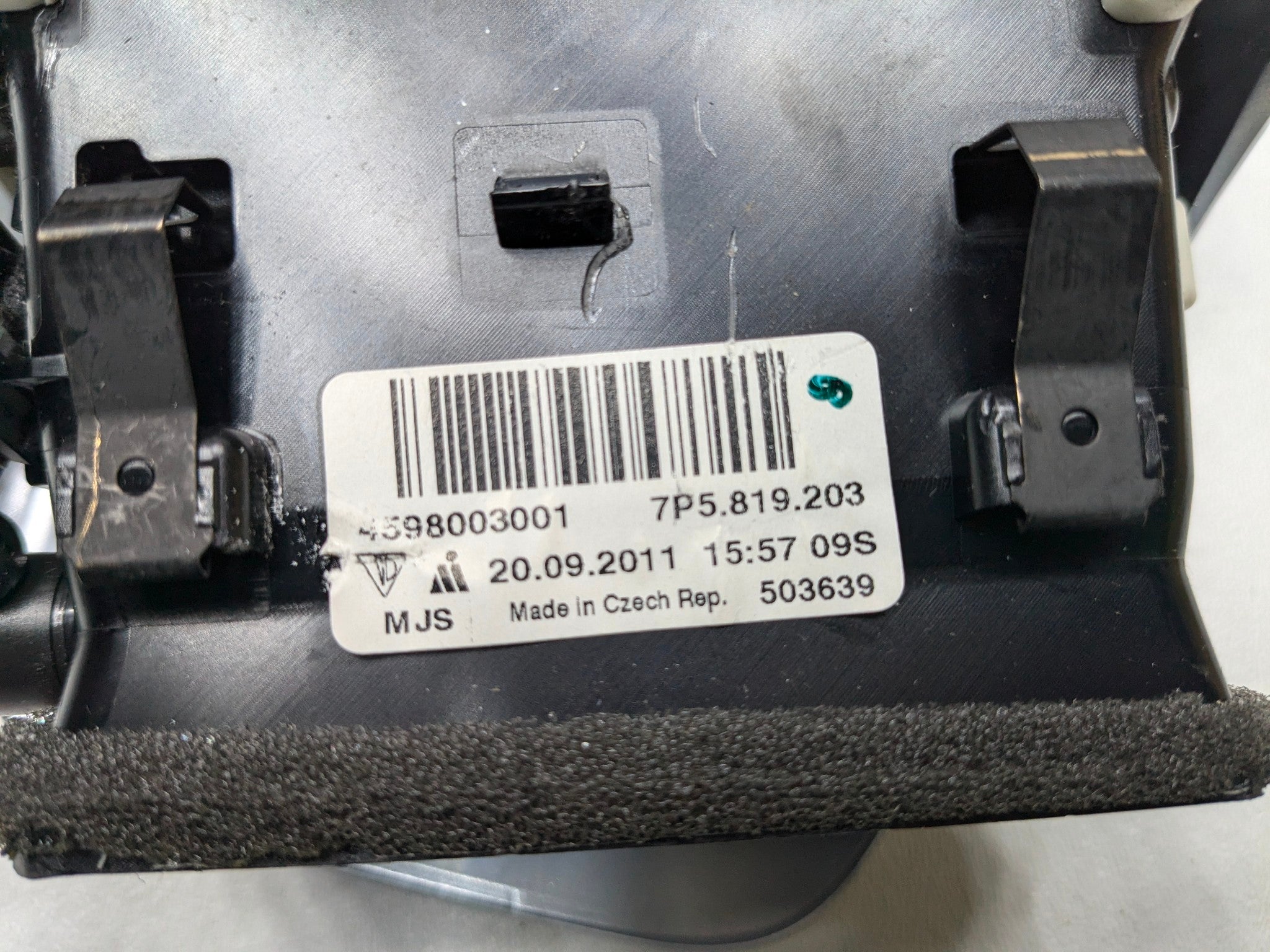 11 - 14 OEM PORSCHE CAYENNE REAR CENTER CONSOLE RIGHT AND LEFT HEATER AC VENT