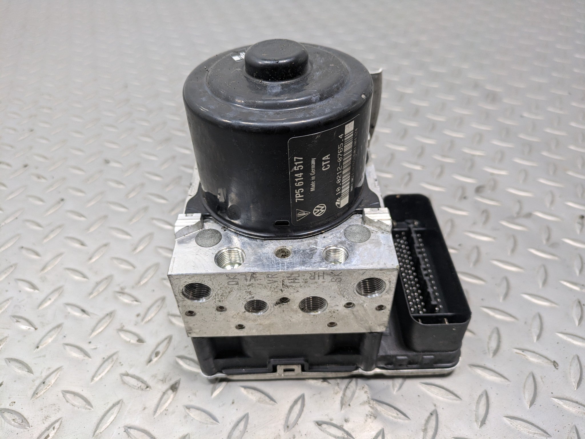 2011 - 2014 OEM PORSCHE CAYENNE ANTI LOCK BRAKE ACTUATOR PUMP PARTS ASSEMBLY