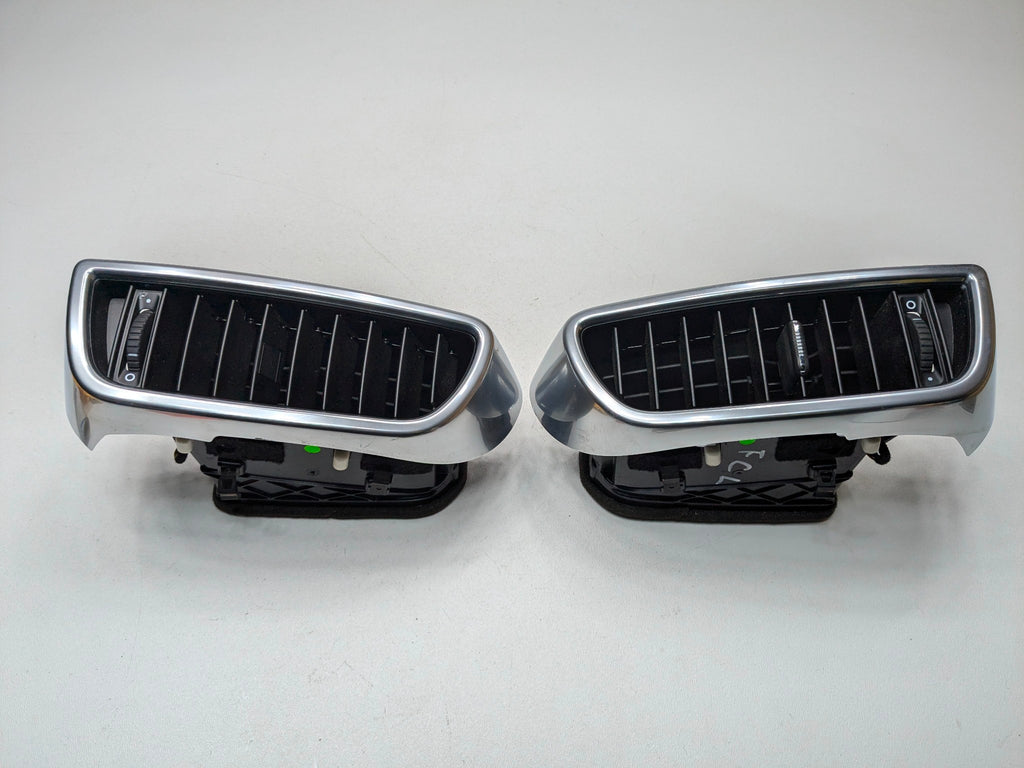 11 - 14 OEM PORSCHE CAYENNE FRONT CENTER RIGHT AND LEFT SIDE DASH HEATER AC VENT