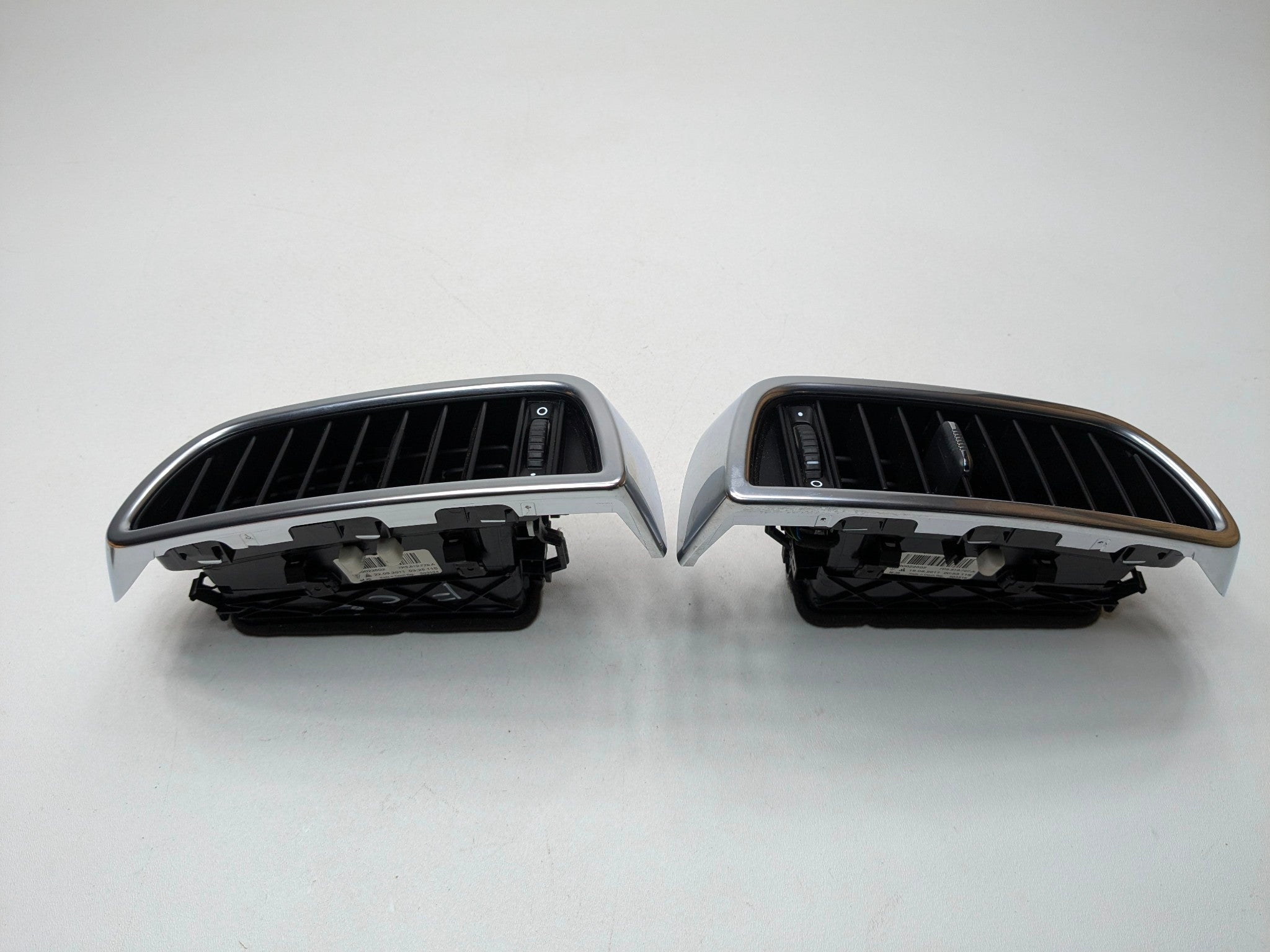 11 - 14 OEM PORSCHE CAYENNE FRONT CENTER RIGHT AND LEFT SIDE DASH HEATER AC VENT