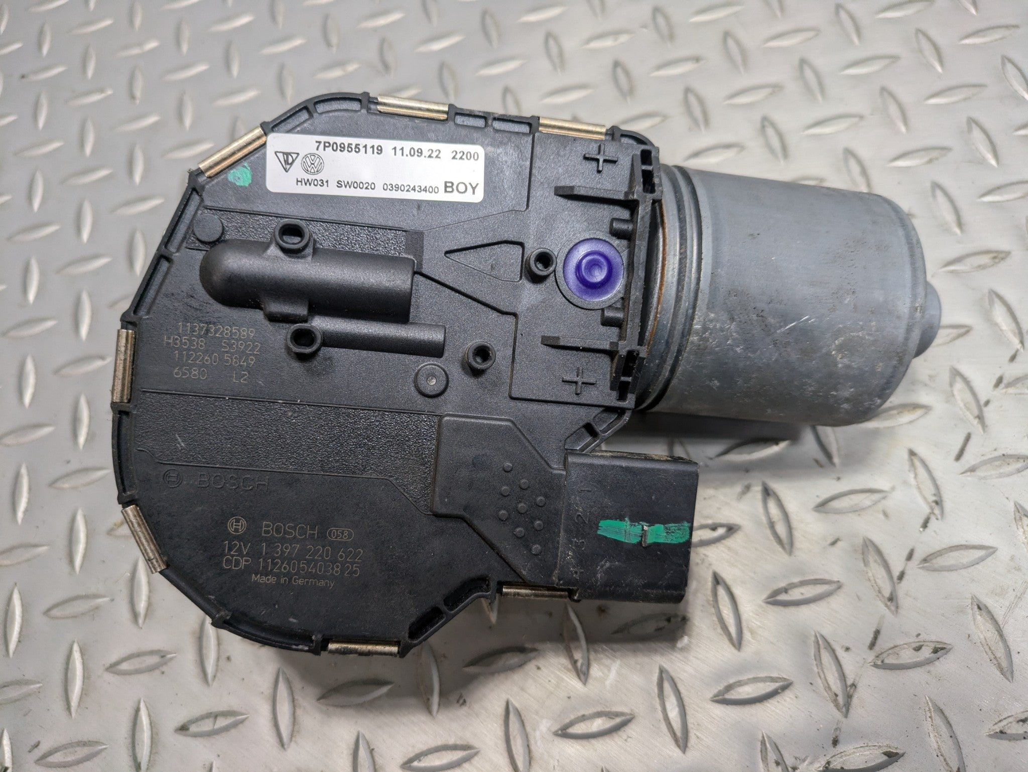 2011 - 2014 OEM PORSCHE CAYENNE FRONT WINDSHIELD WIPER MOTOR ASSEMBLY