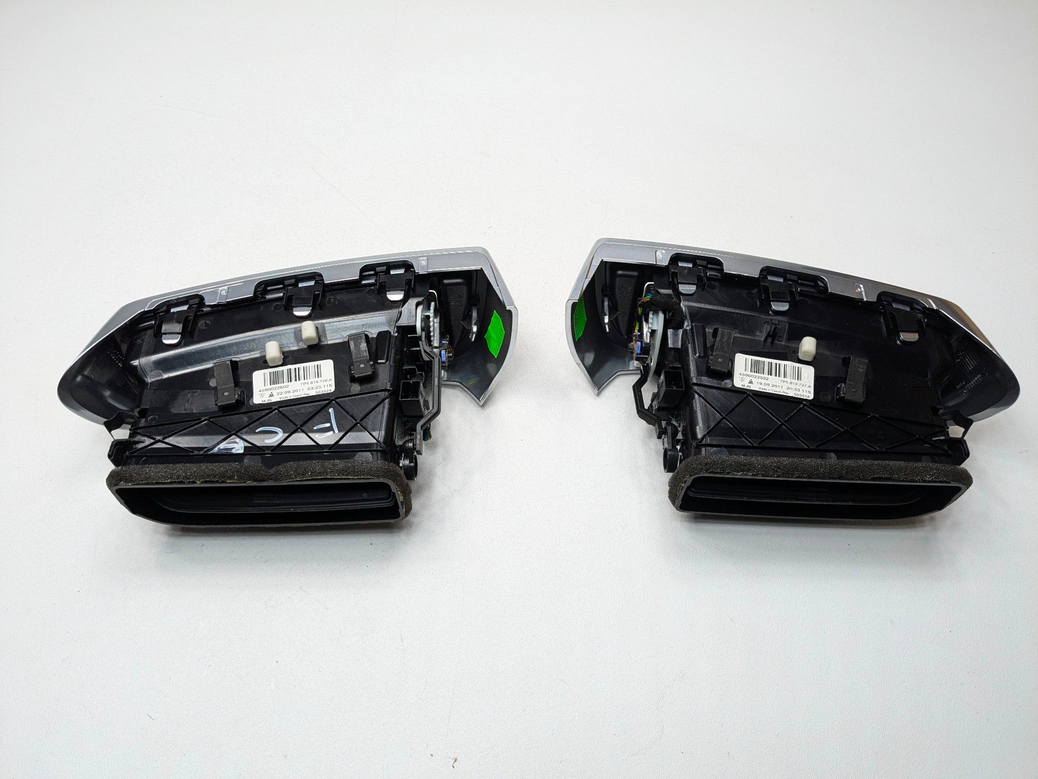 11 - 14 OEM PORSCHE CAYENNE FRONT CENTER RIGHT AND LEFT SIDE DASH HEATER AC VENT