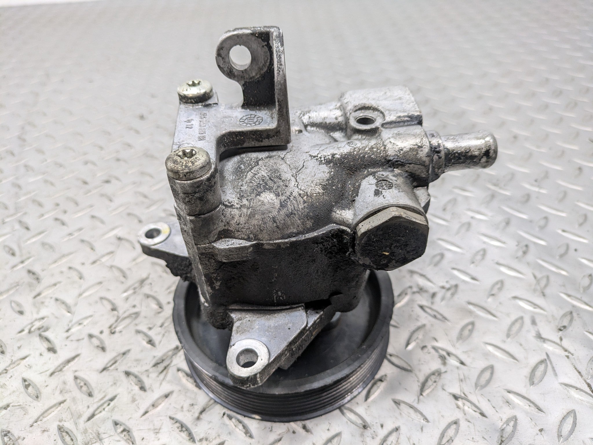 2011 - 2014 OEM PORSCHE CAYENNE POWER STEERING PUMP MOTOR ASSEMBLY