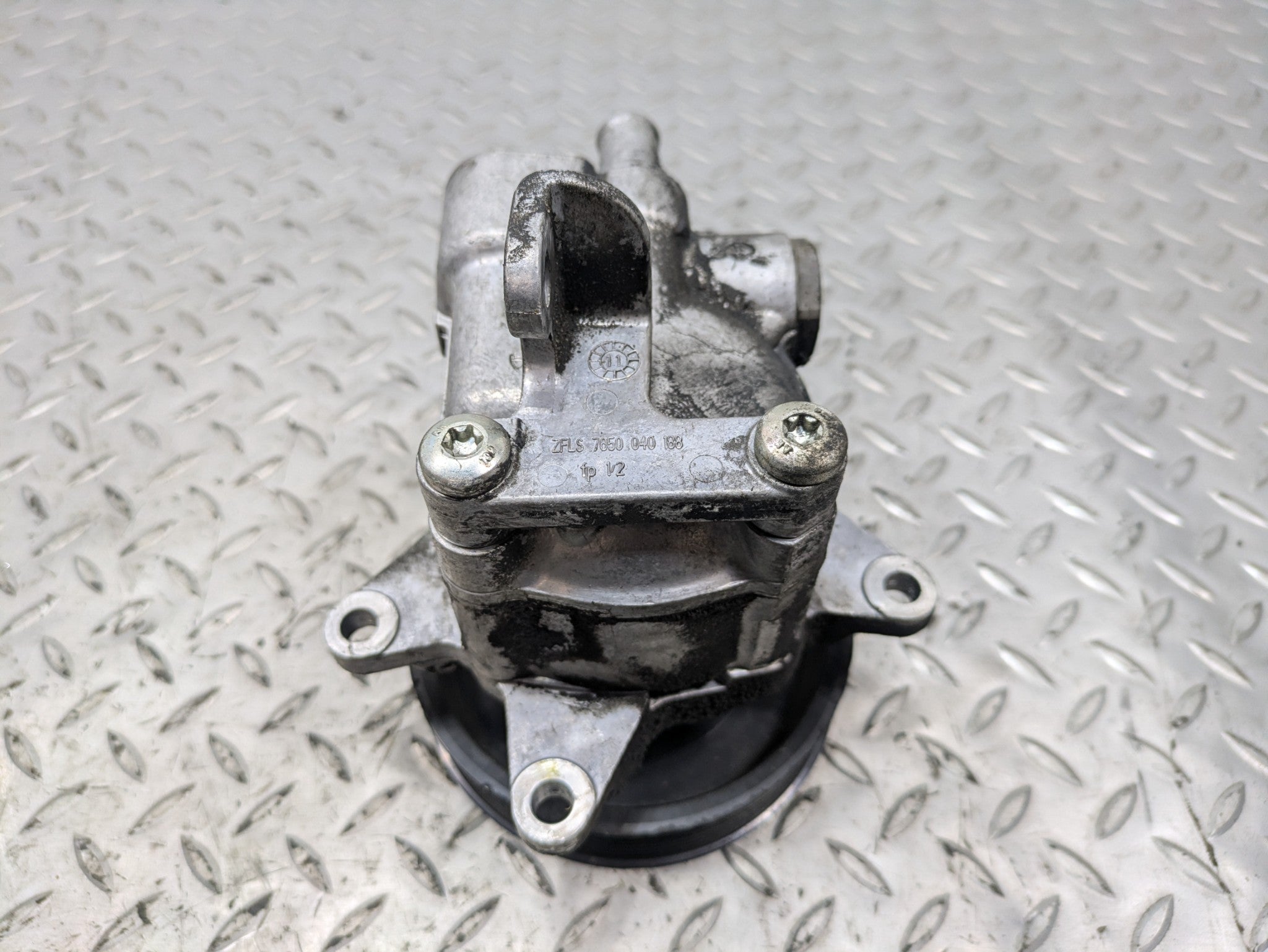 2011 - 2014 OEM PORSCHE CAYENNE POWER STEERING PUMP MOTOR ASSEMBLY