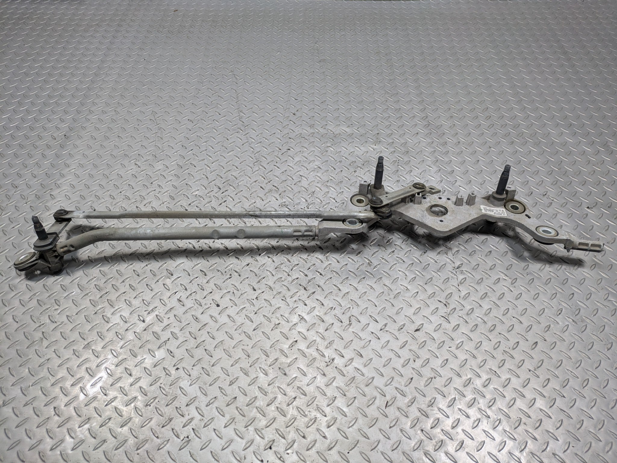 2011 - 2014 OEM PORSCHE CAYENNE FRONT WINDSHIELD WIPER TRANSMISSION LINKAGE