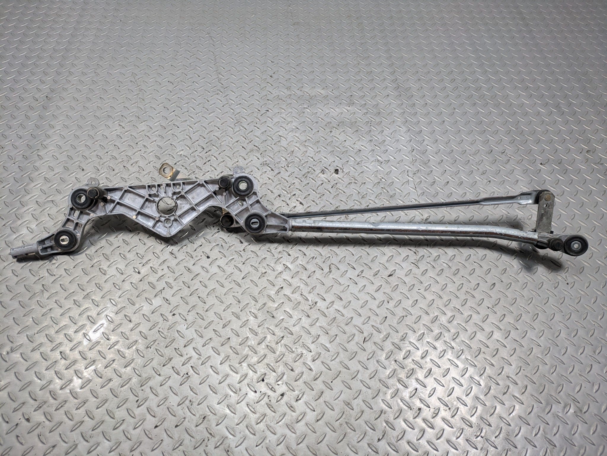 2011 - 2014 OEM PORSCHE CAYENNE FRONT WINDSHIELD WIPER TRANSMISSION LINKAGE
