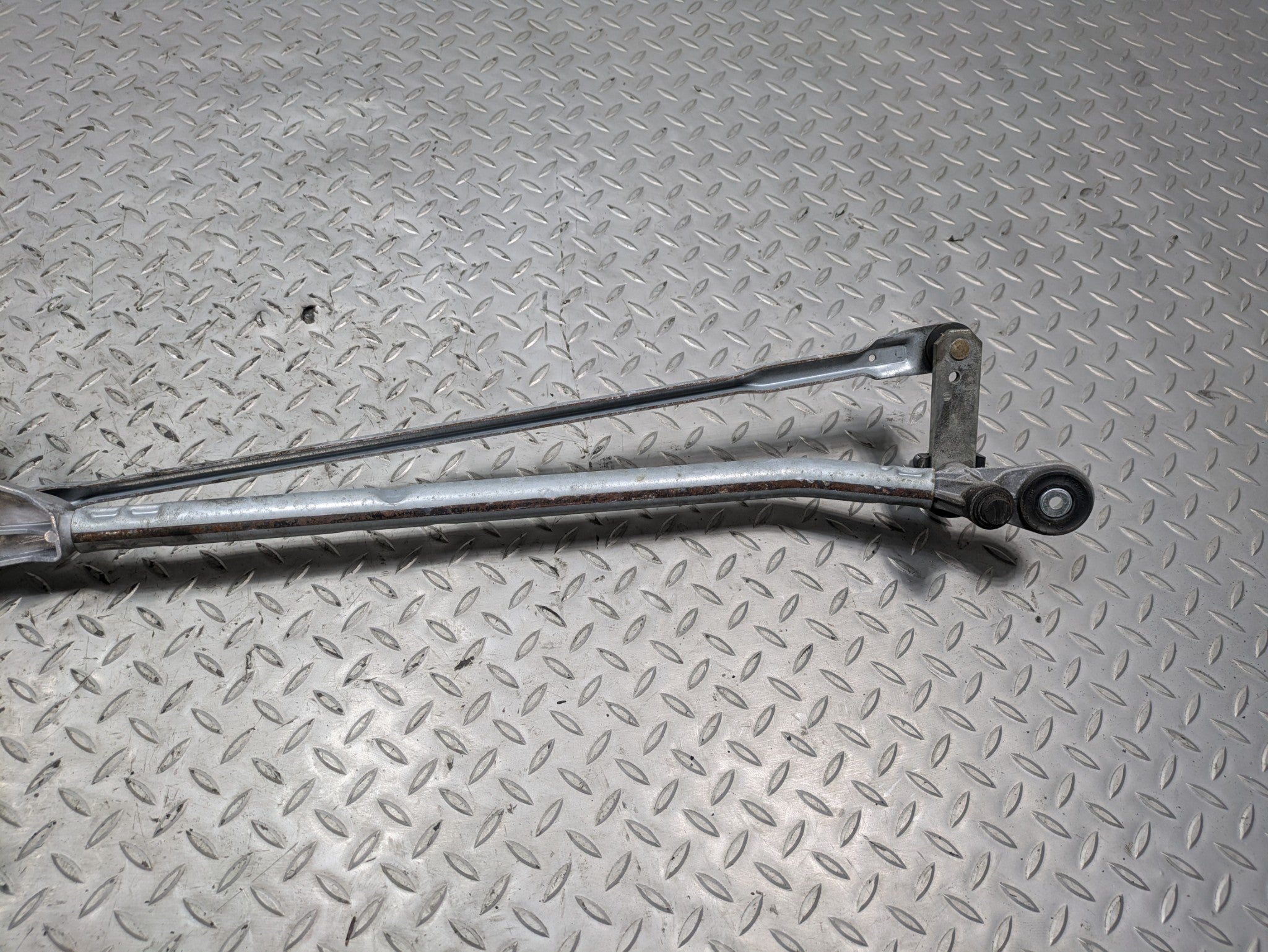 2011 - 2014 OEM PORSCHE CAYENNE FRONT WINDSHIELD WIPER TRANSMISSION LINKAGE