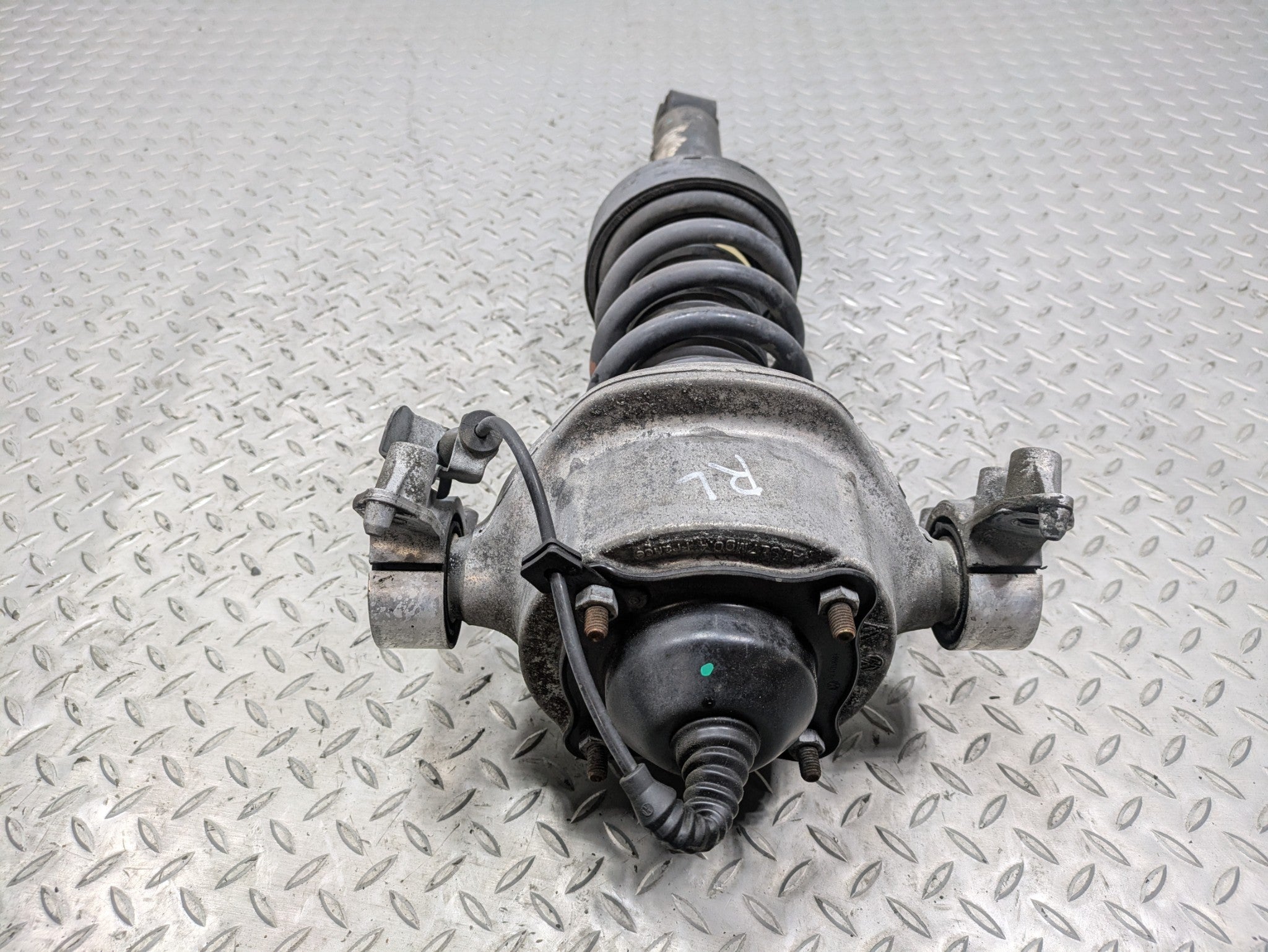 11 - 14 OEM PORSCHE CAYENNE REAR LEFT SIDE SUSPENSION SHOCK STRUT COIL SPRING