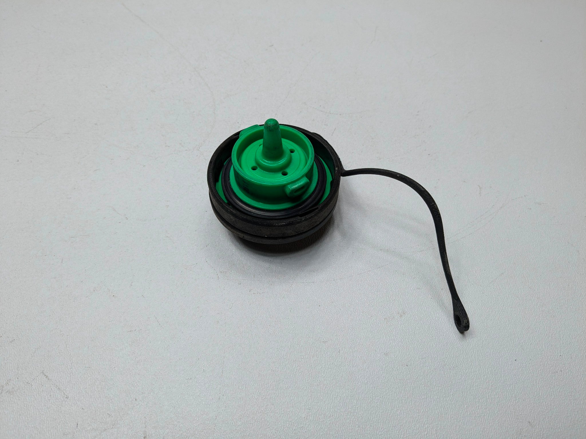2011 - 2014 OEM PORSCHE CAYENNE FUEL GAS TANK FILLER CAP BLACK