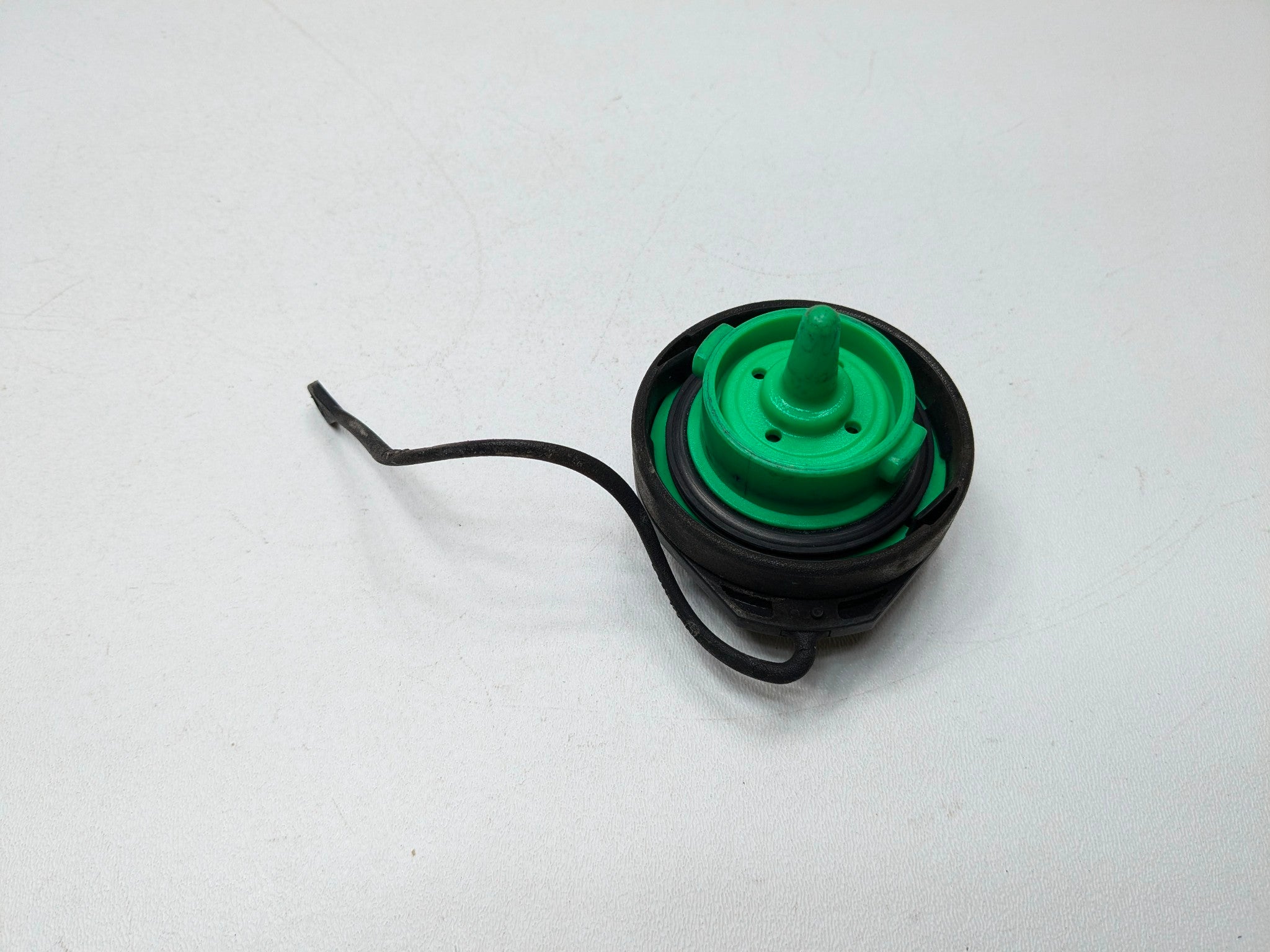 2011 - 2014 OEM PORSCHE CAYENNE FUEL GAS TANK FILLER CAP BLACK