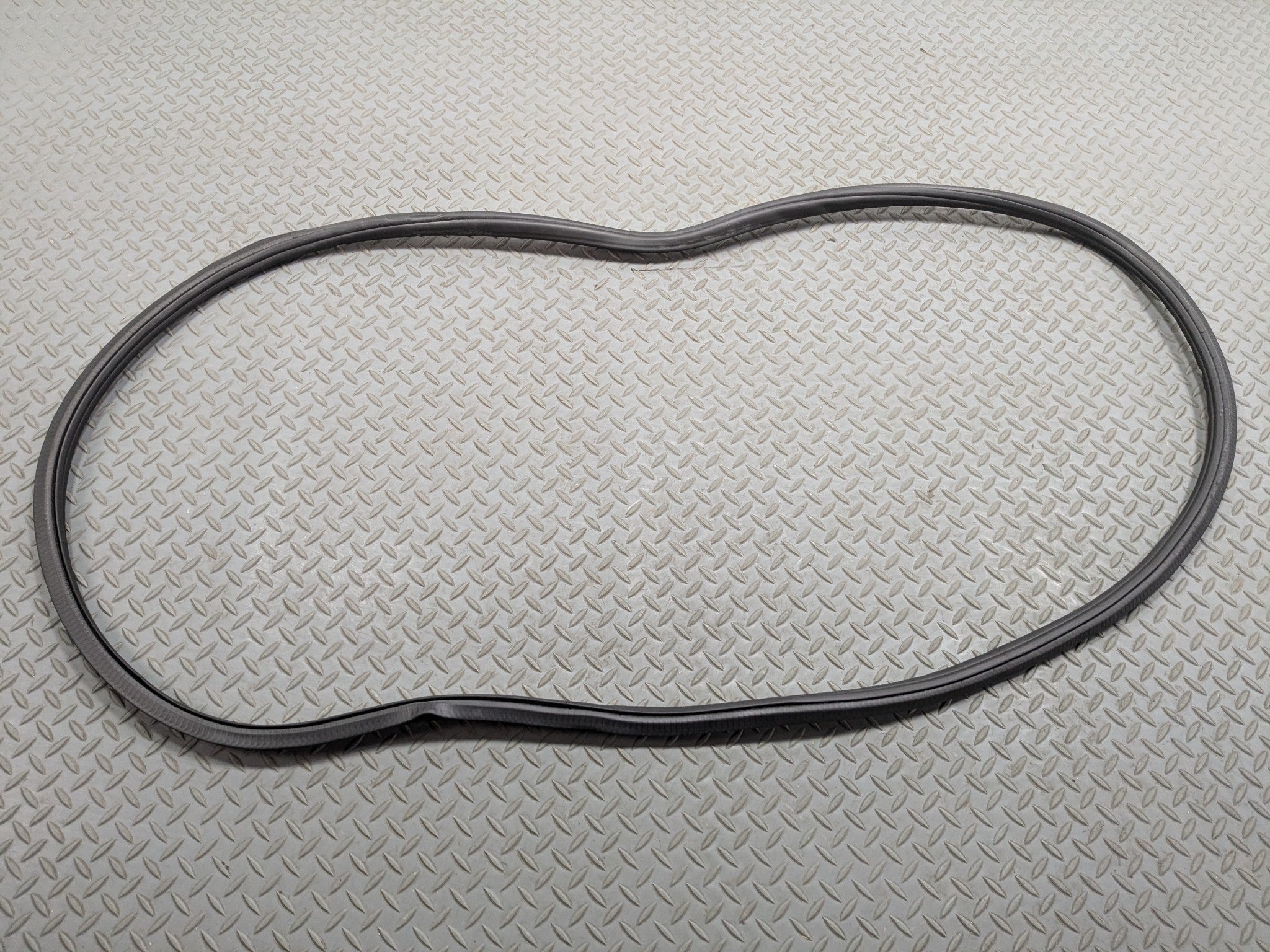 11 - 14 OEM PORSCHE CAYENNE FRONT RIGHT PASSENGER SIDE WEATHER STRIPPING RUBBER