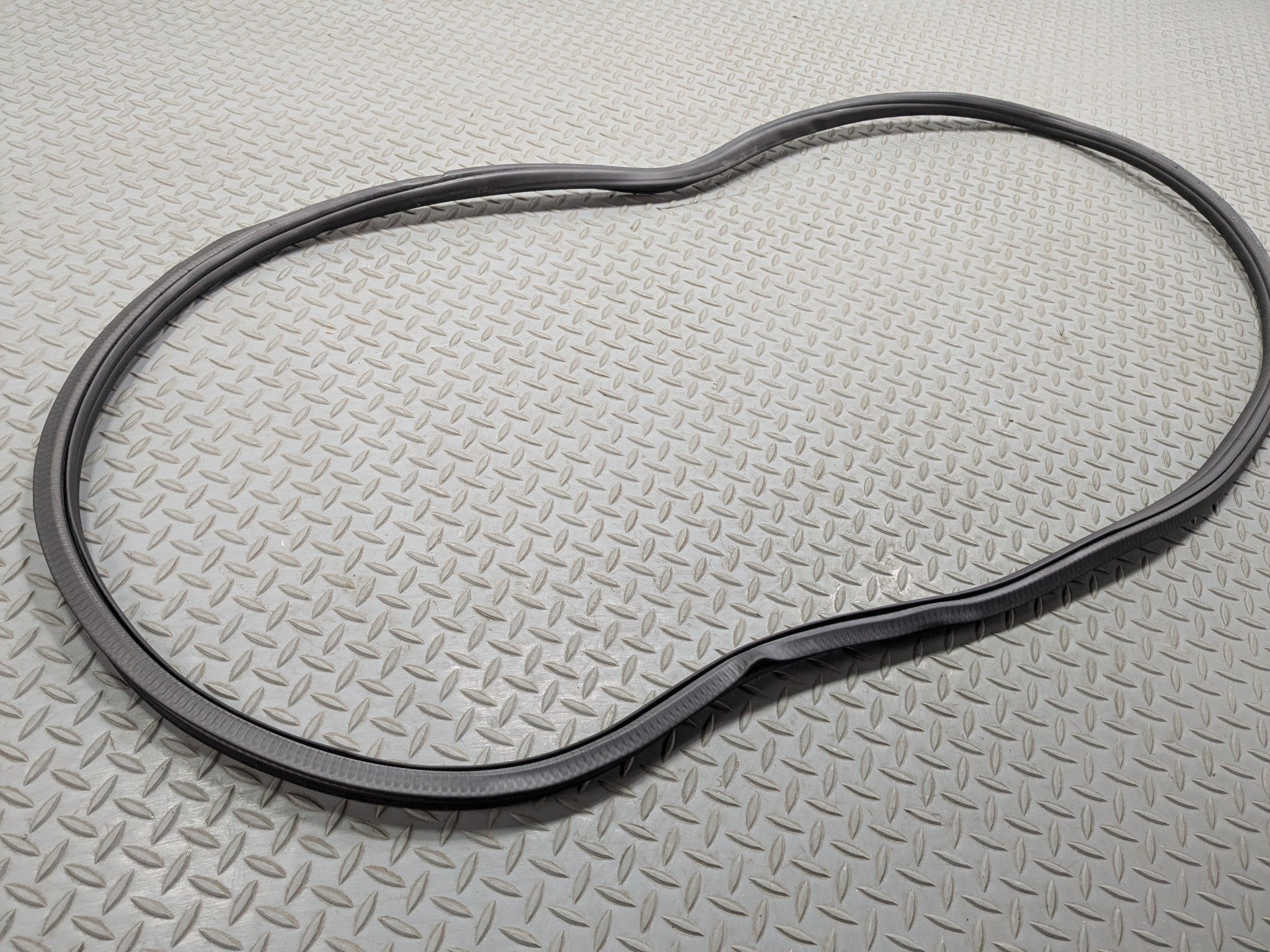 11 - 14 OEM PORSCHE CAYENNE FRONT RIGHT PASSENGER SIDE WEATHER STRIPPING RUBBER