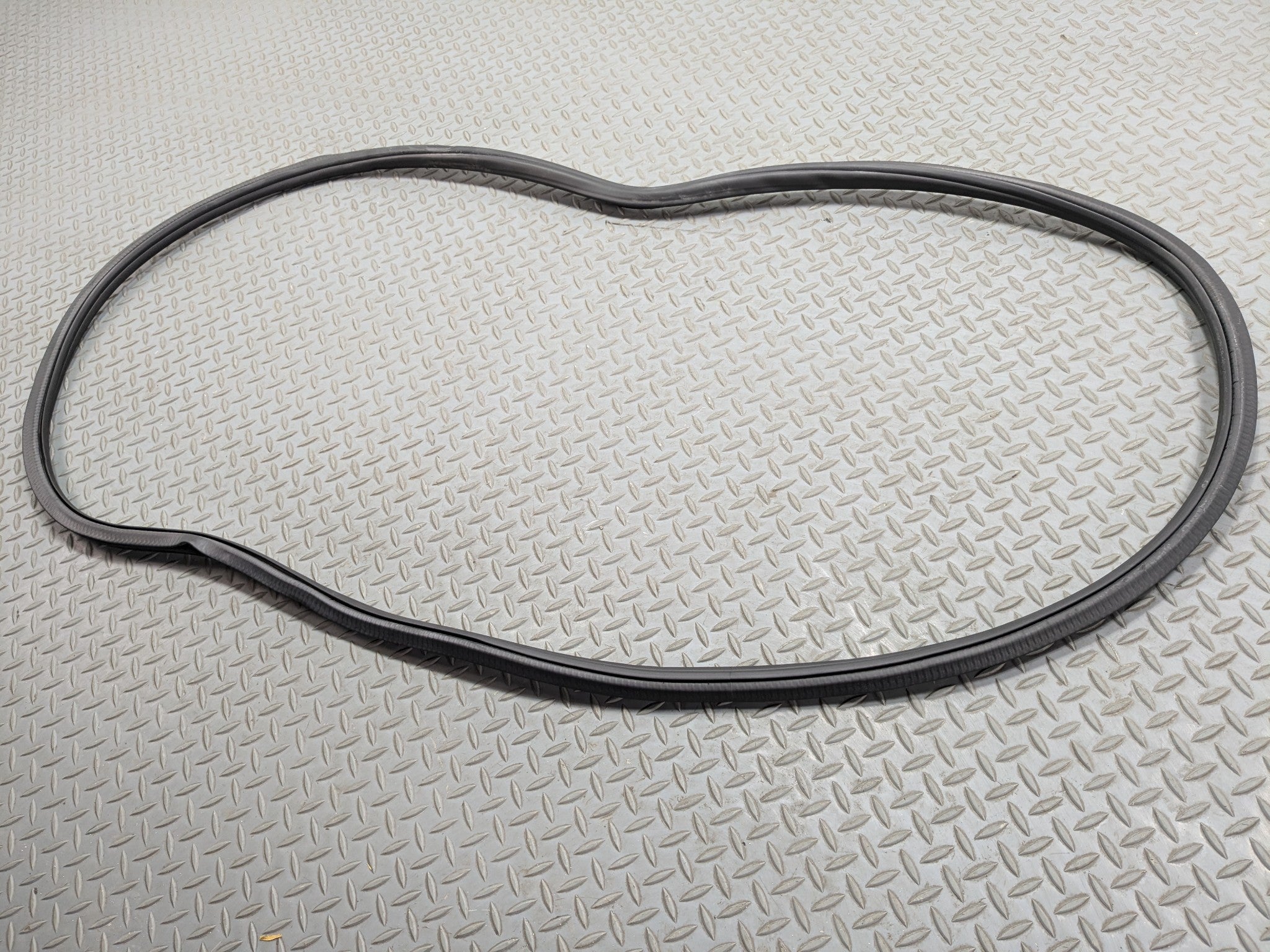 11 - 14 OEM PORSCHE CAYENNE FRONT RIGHT PASSENGER SIDE WEATHER STRIPPING RUBBER