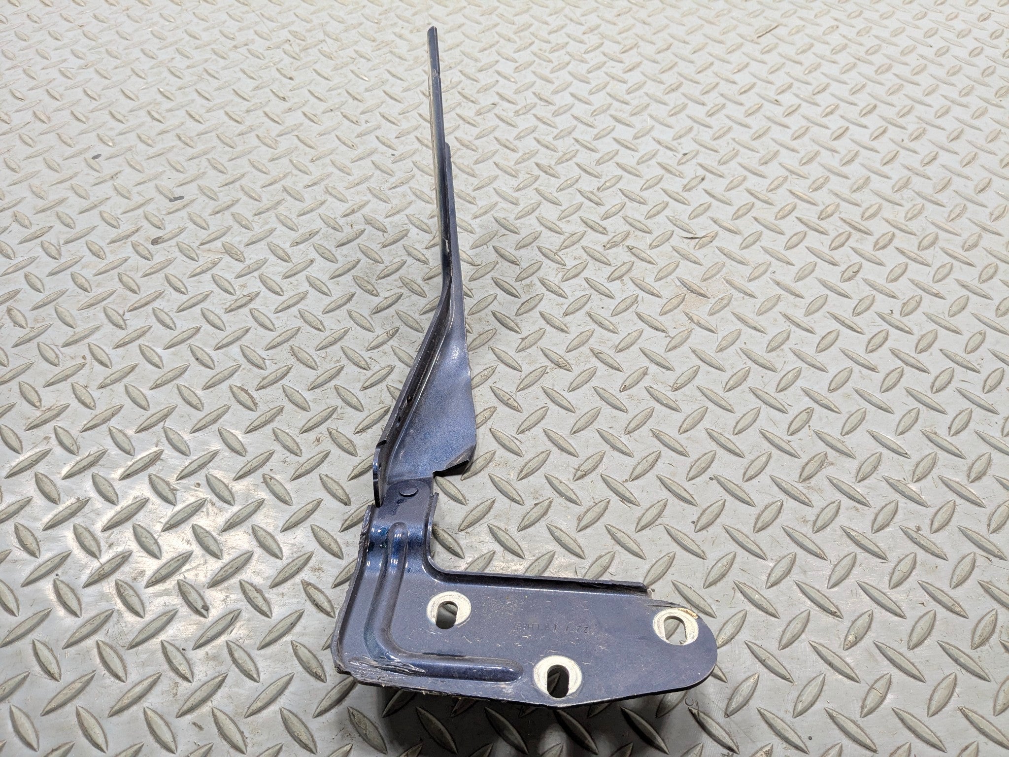 2011 - 2014 OEM PORSCHE CAYENNE FRONT LEFT DRIVER SIDE HOOD BONNET HINGE BRACKET