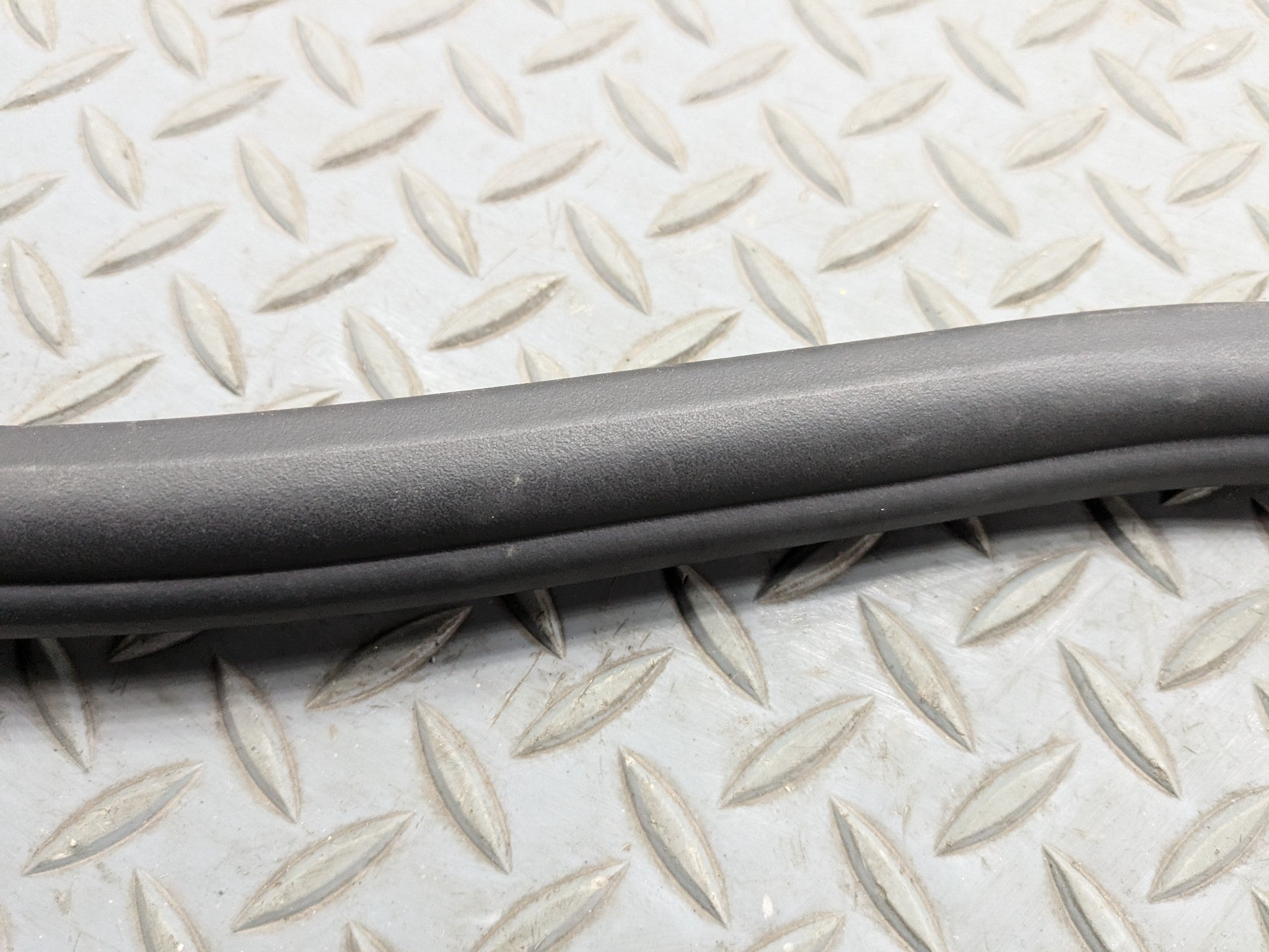 2011 - 2014 OEM PORSCHE CAYENNE REAR LEFT DRIVER SIDE WEATHER STRIPPING RUBBER