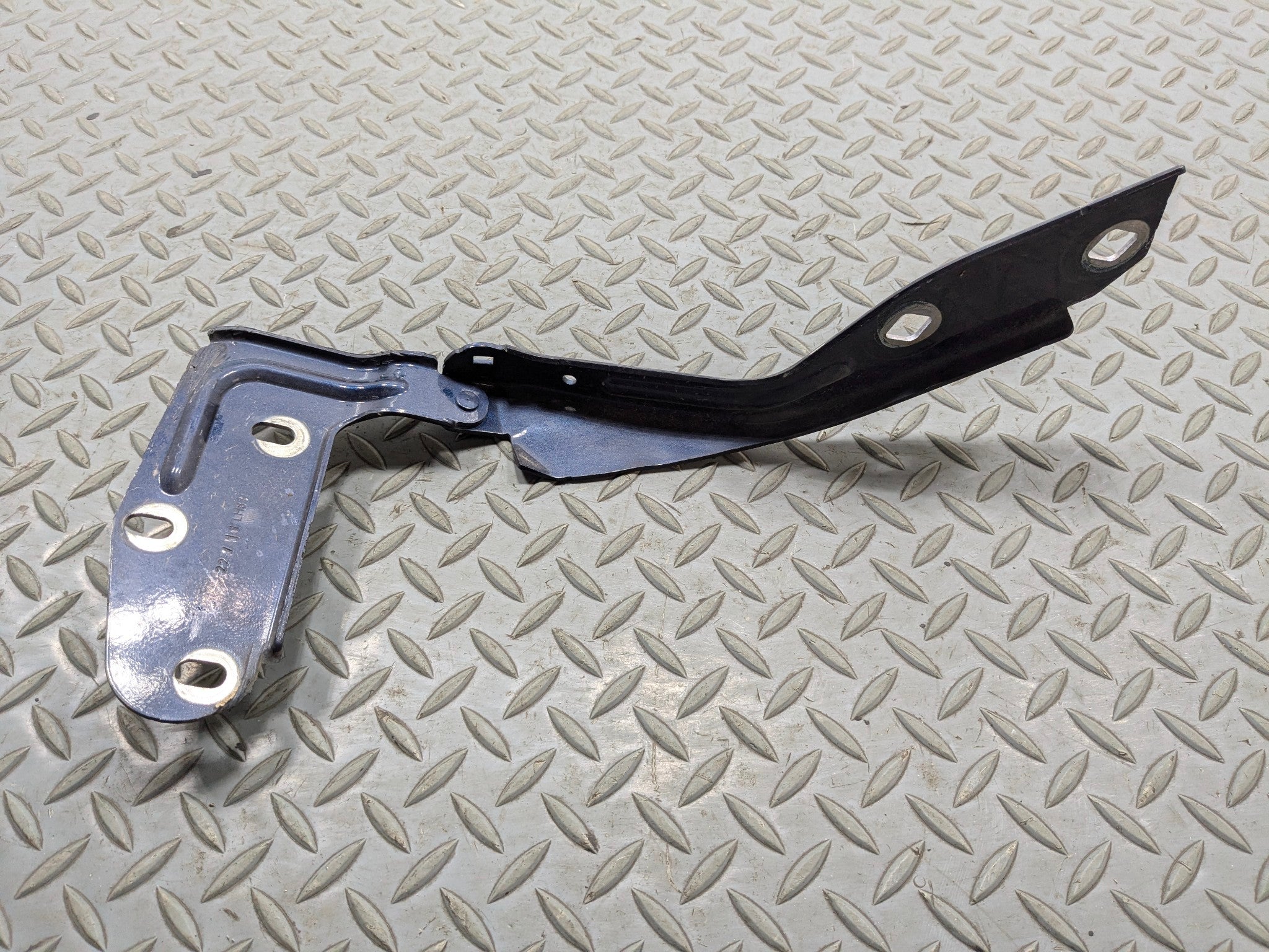 2011 - 2014 OEM PORSCHE CAYENNE FRONT LEFT DRIVER SIDE HOOD BONNET HINGE BRACKET