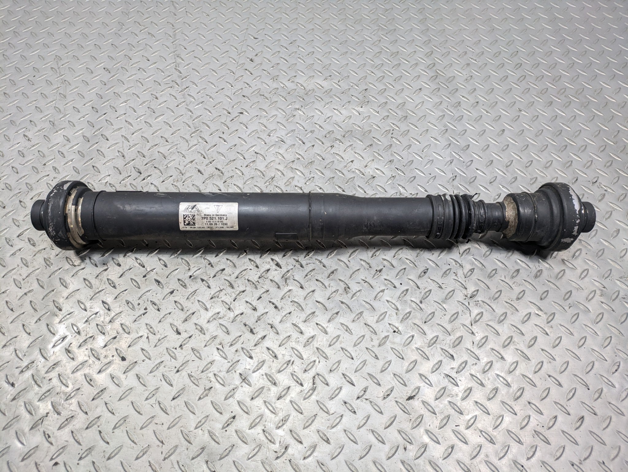 2011 - 2014 OEM PORSCHE CAYENNE FRONT DRIVE SHAFT CARDAN PROPELLER ASSEMBLY