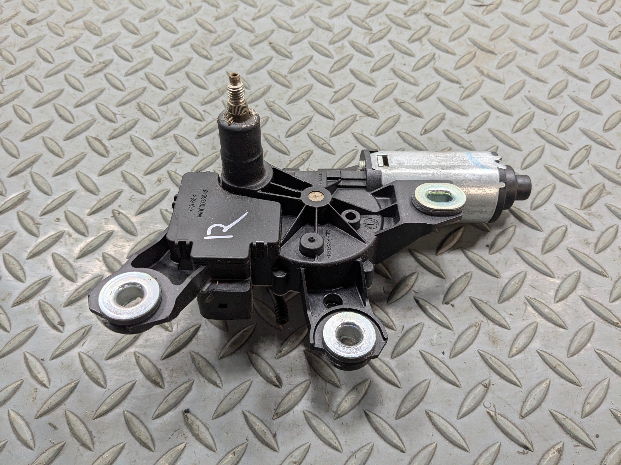 2011 - 2014 OEM PORSCHE CAYENNE REAR TRUNK WINDSHIELD WINDOW WIPER MOTOR
