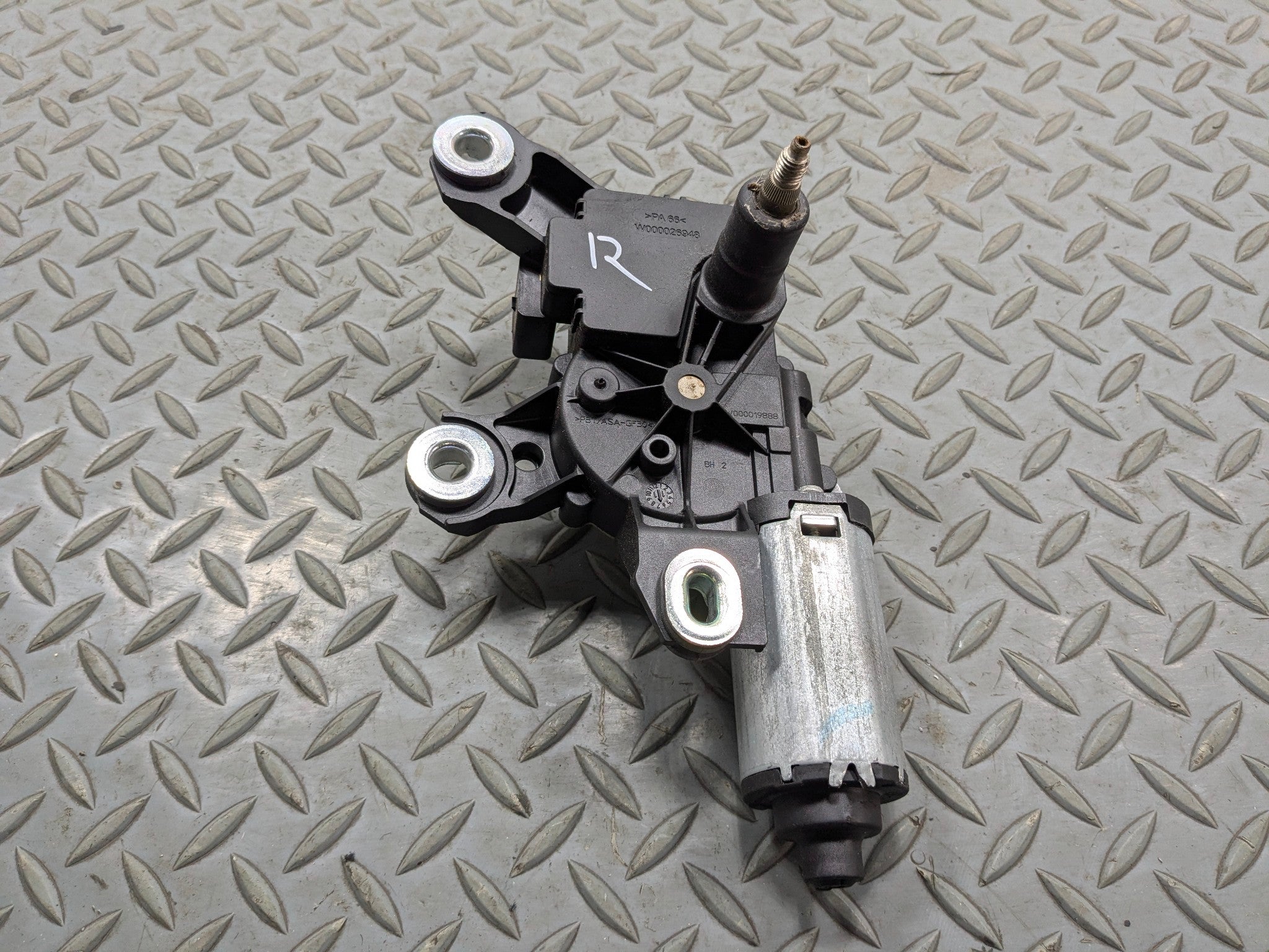 2011 - 2014 OEM PORSCHE CAYENNE REAR TRUNK WINDSHIELD WINDOW WIPER MOTOR