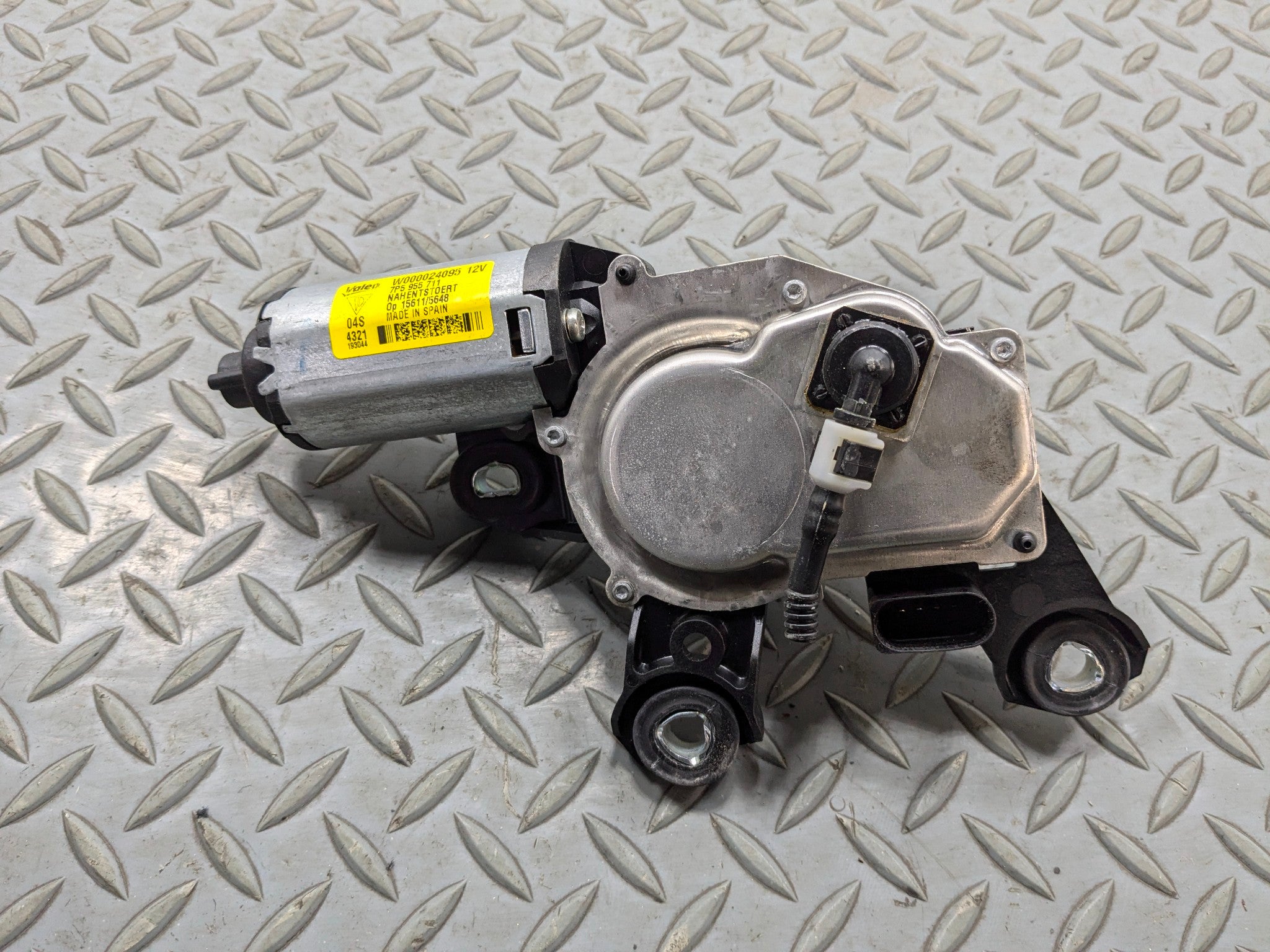 2011 - 2014 OEM PORSCHE CAYENNE REAR TRUNK WINDSHIELD WINDOW WIPER MOTOR