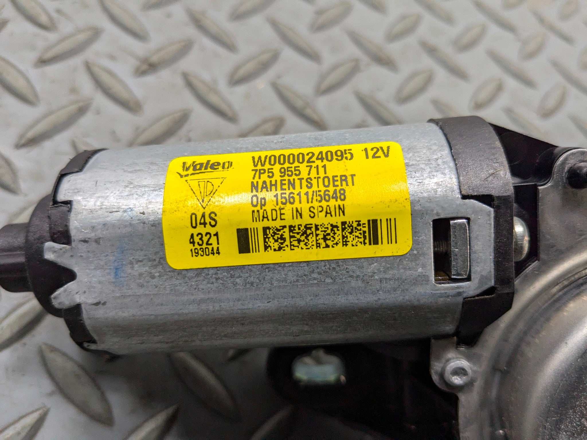 2011 - 2014 OEM PORSCHE CAYENNE REAR TRUNK WINDSHIELD WINDOW WIPER MOTOR