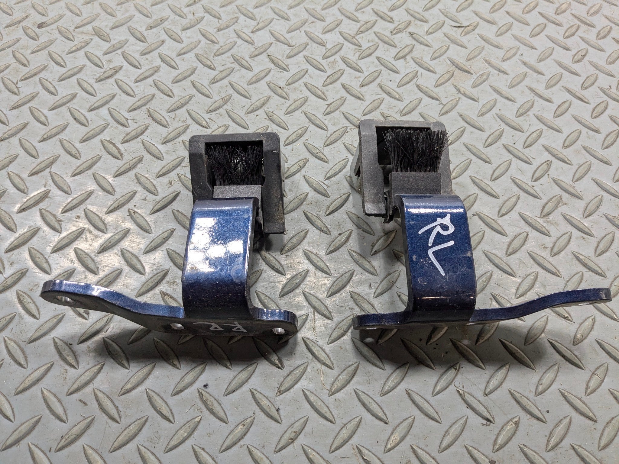 11 - 14 OEM PORSCHE CAYENNE REAR LEFT AND RIGHT SIDE TRUNK LID GATE HINGES SET