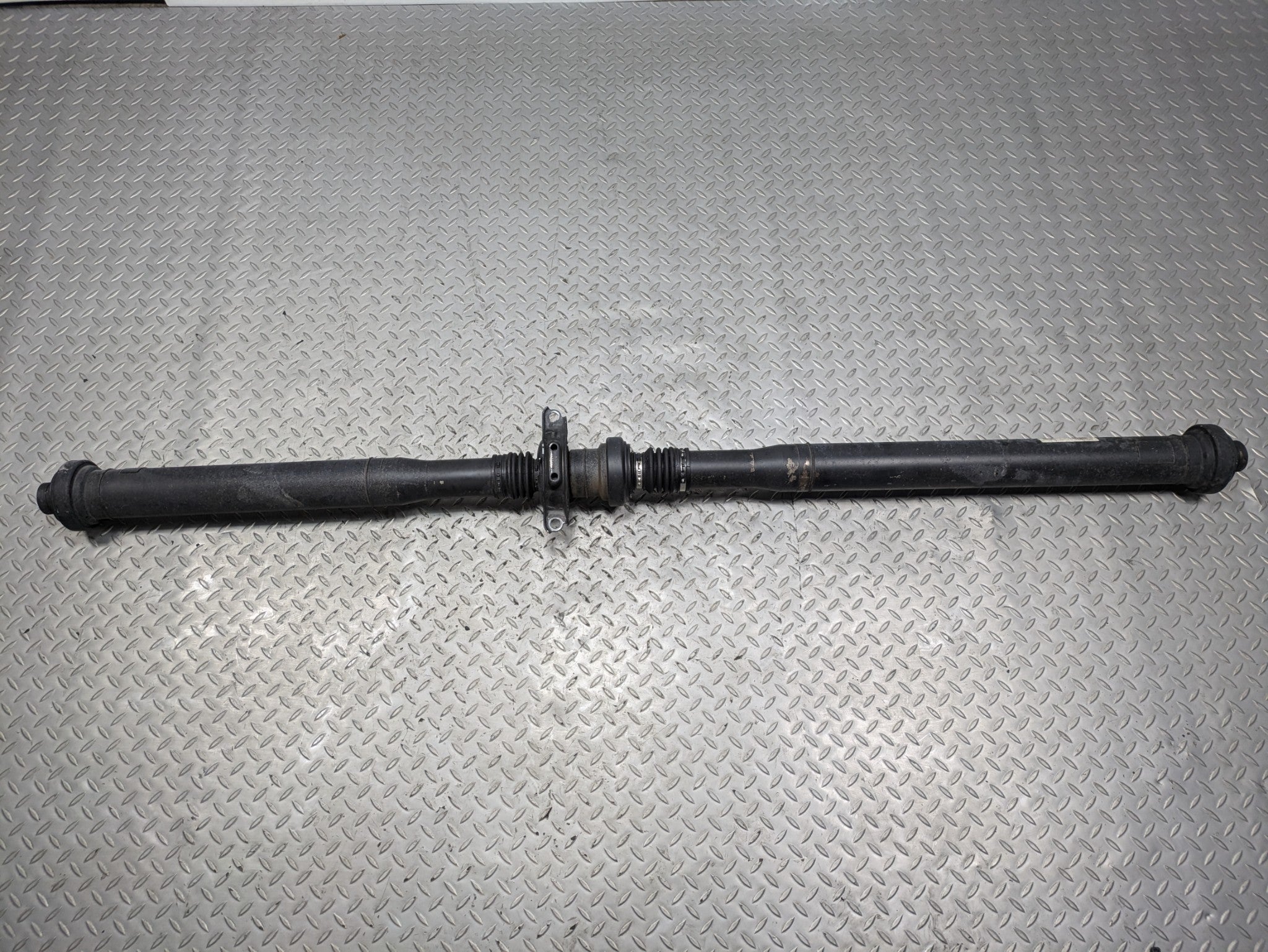 2011 - 2014 OEM PORSCHE CAYENNE REAR DRIVESHAFT CARDON PROPELLER 4.8L