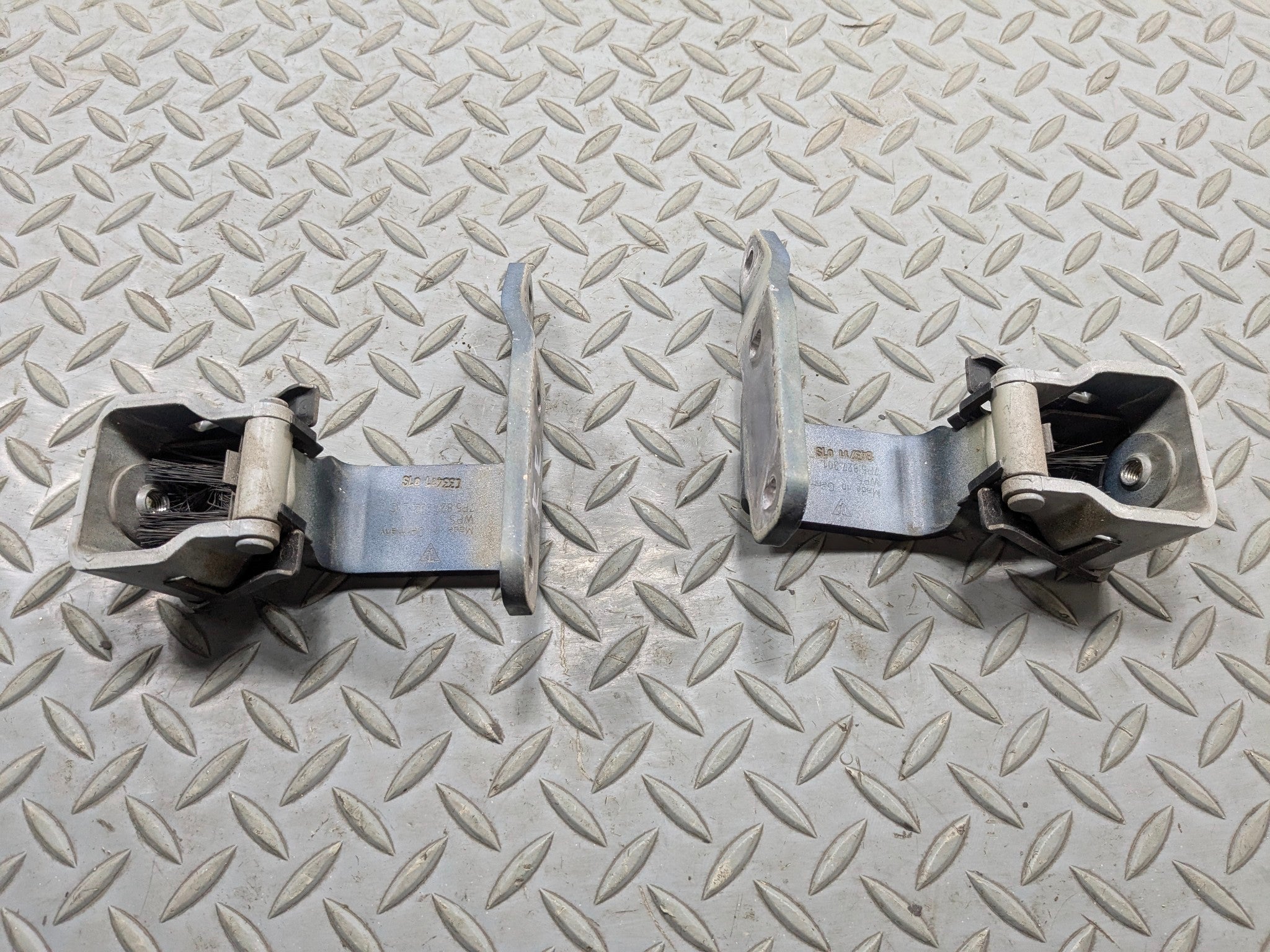 11 - 14 OEM PORSCHE CAYENNE REAR LEFT AND RIGHT SIDE TRUNK LID GATE HINGES SET