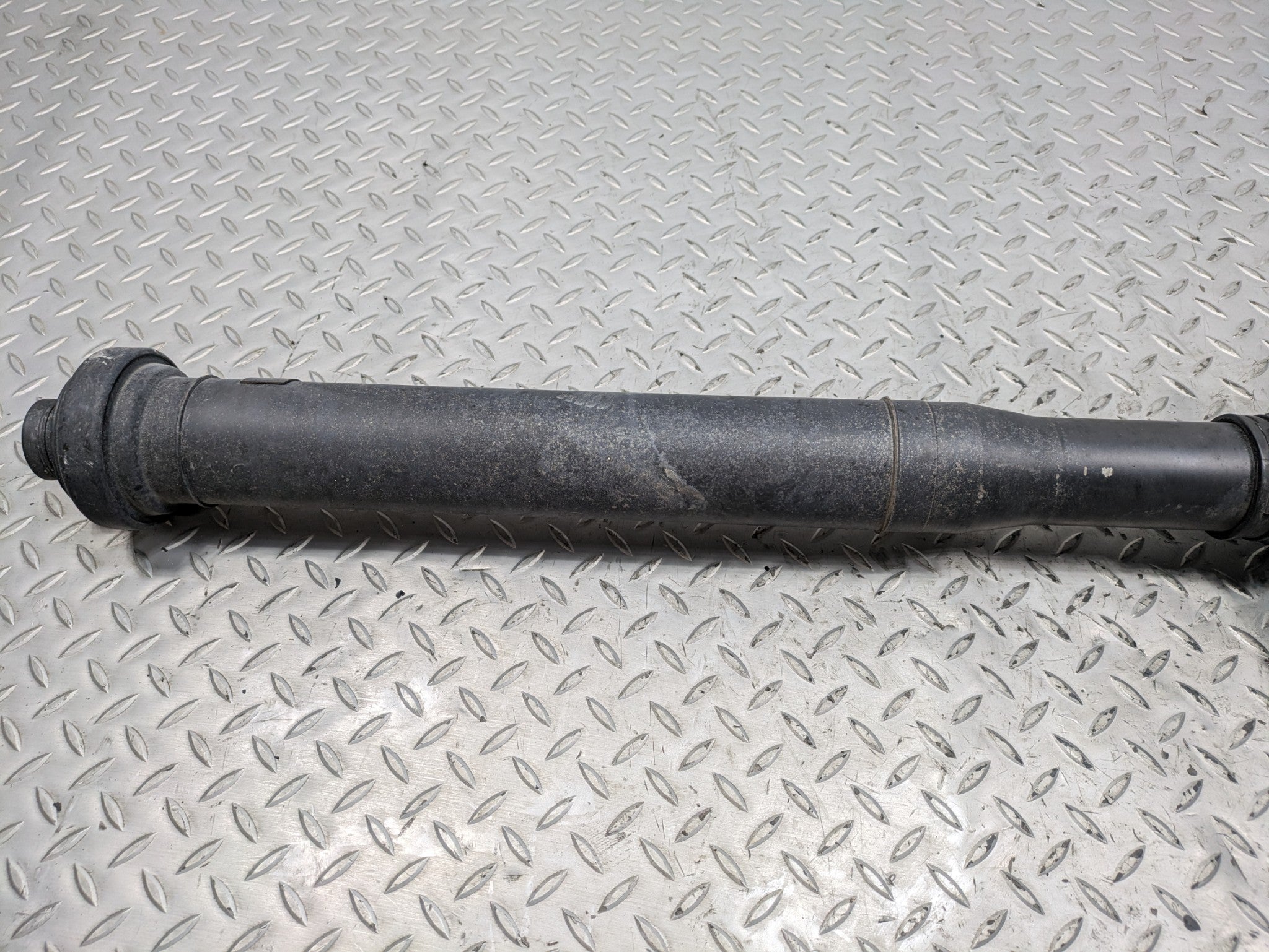 2011 - 2014 OEM PORSCHE CAYENNE REAR DRIVESHAFT CARDON PROPELLER 4.8L
