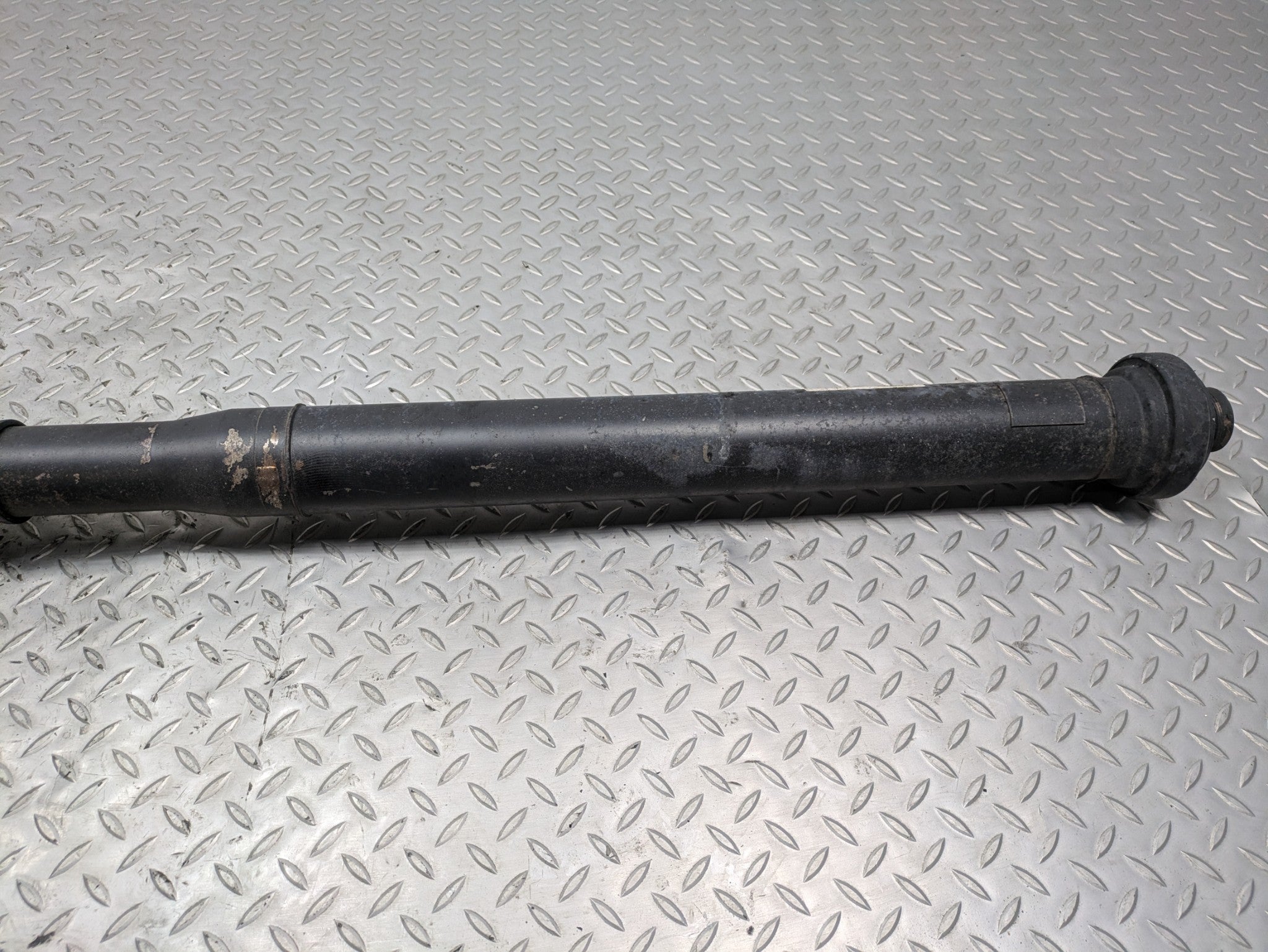 2011 - 2014 OEM PORSCHE CAYENNE REAR DRIVESHAFT CARDON PROPELLER 4.8L