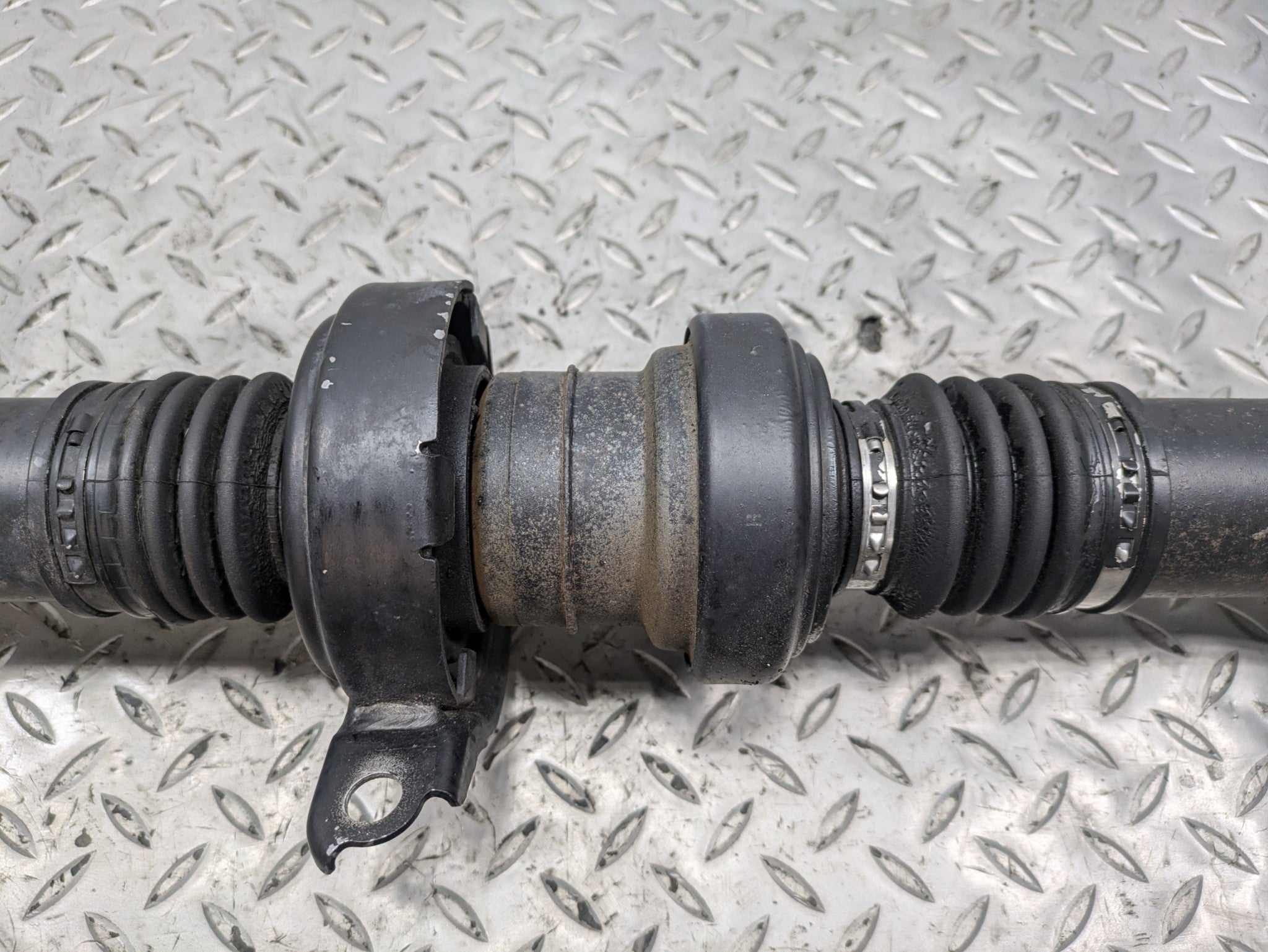 2011 - 2014 OEM PORSCHE CAYENNE REAR DRIVESHAFT CARDON PROPELLER 4.8L