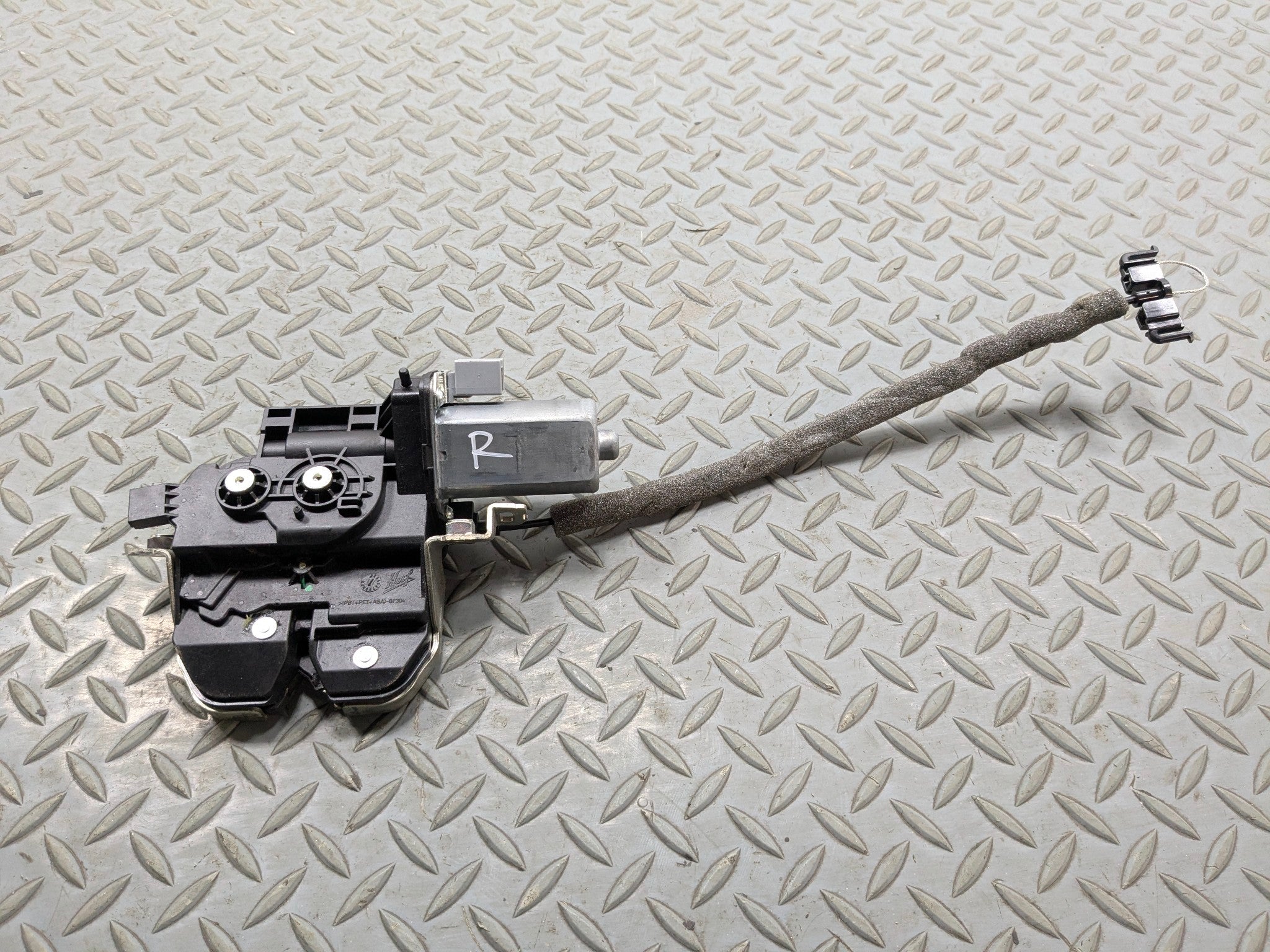 2011 - 2014 OEM PORSCHE CAYENNE REAR TRUNK HATCH LID LATCH LOCK RELEASE ACTUATOR