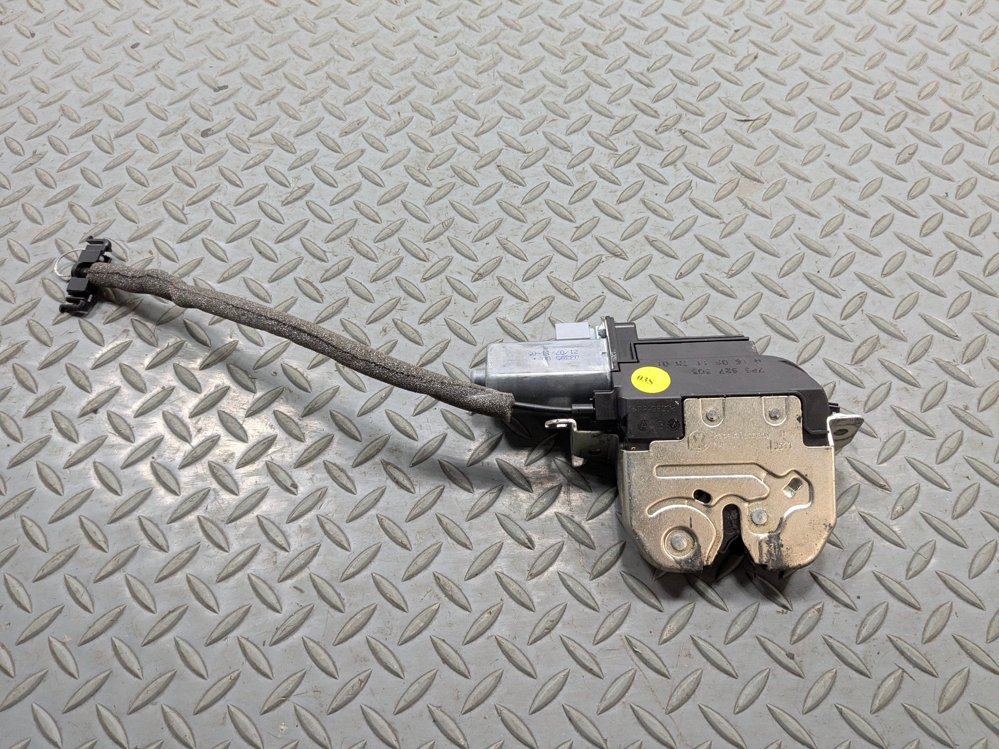 2011 - 2014 OEM PORSCHE CAYENNE REAR TRUNK HATCH LID LATCH LOCK RELEASE ACTUATOR